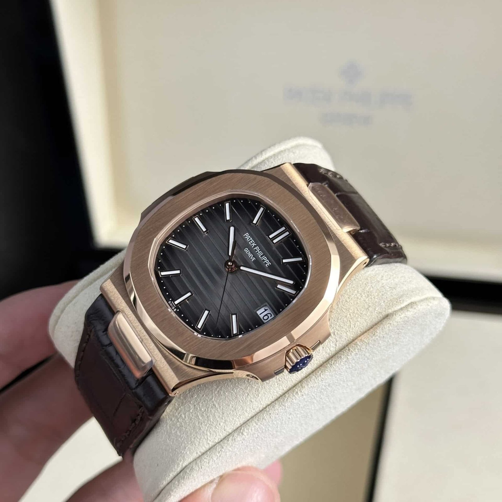 Patek Philippe Nautilus 5711R-001 Rose Gold Grey Dial Leather Strap Best Replica 40mm - 图片 3