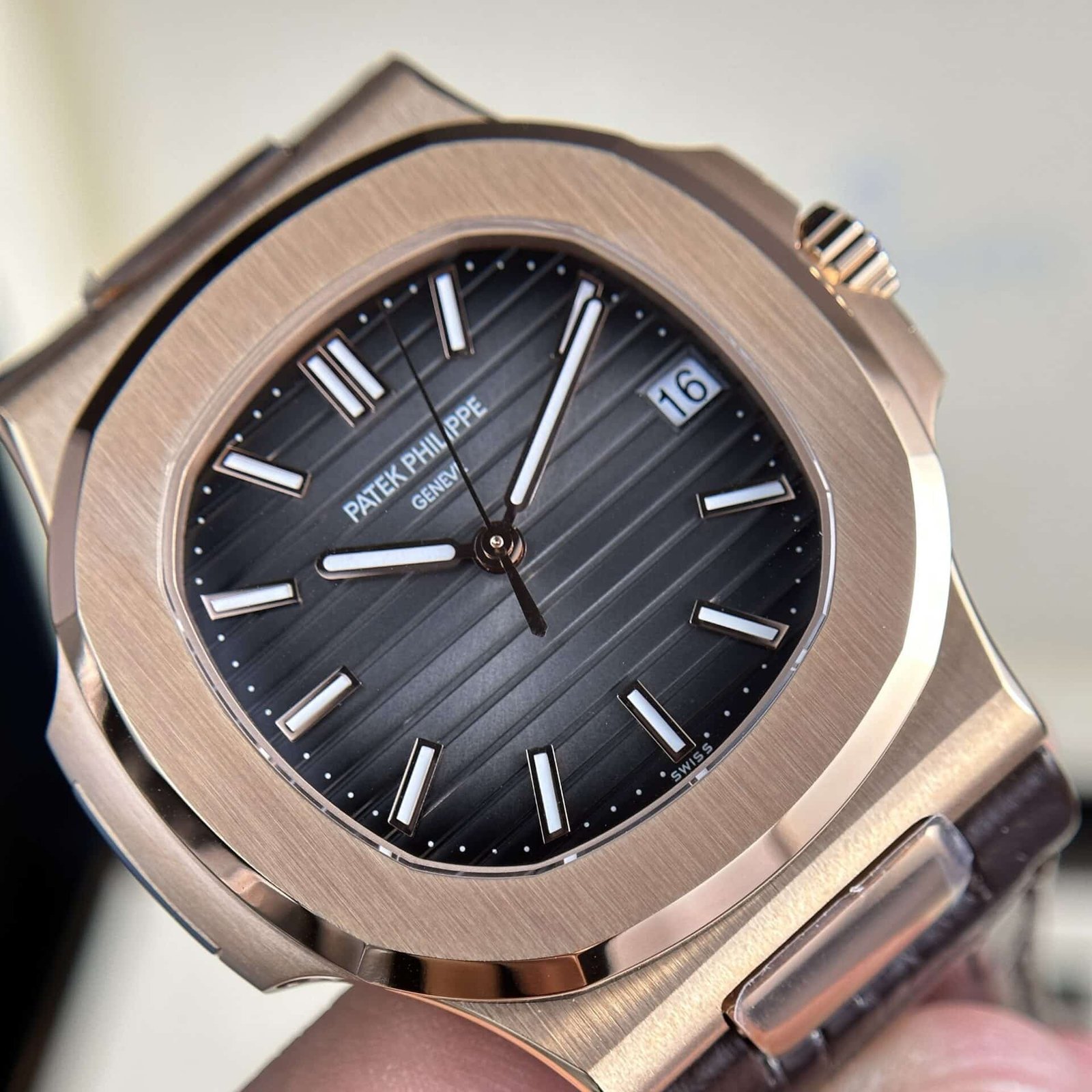 Patek Philippe Nautilus 5711R-001 Rose Gold Grey Dial Leather Strap Best Replica 40mm - 图片 4