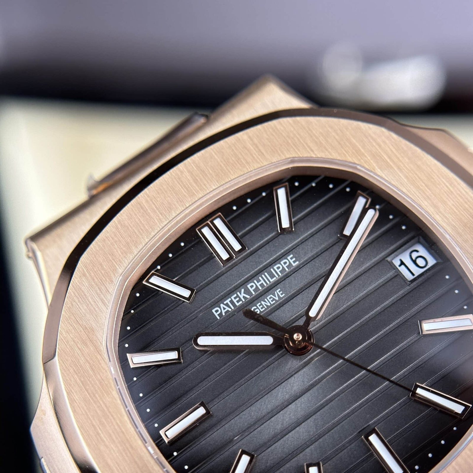 Patek Philippe Nautilus 5711R-001 Rose Gold Grey Dial Leather Strap Best Replica 40mm - 图片 5