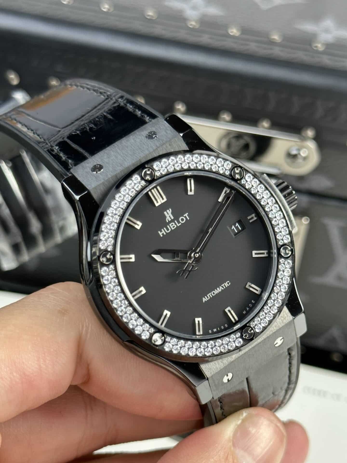 Hublot Classic Fusion Black Magic Diamond Ceramic Case Stone-set Bezel Best Replica JJZ 42mm - 图片 4