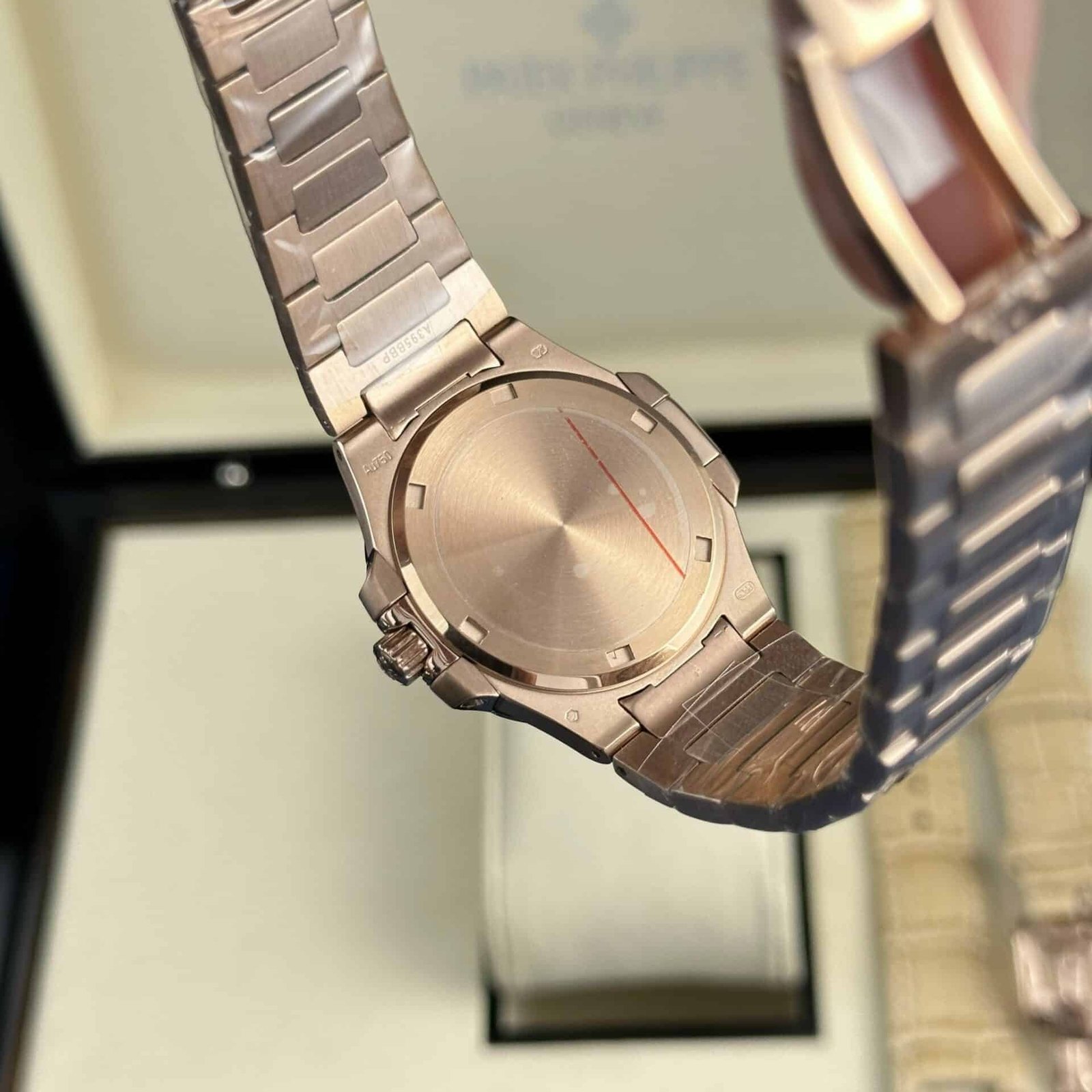 Patek Philippe Nautilus 7010/1R Rose Gold White Dial Diamond Bezel Lady Watch Best Replica 32mm - 图片 7