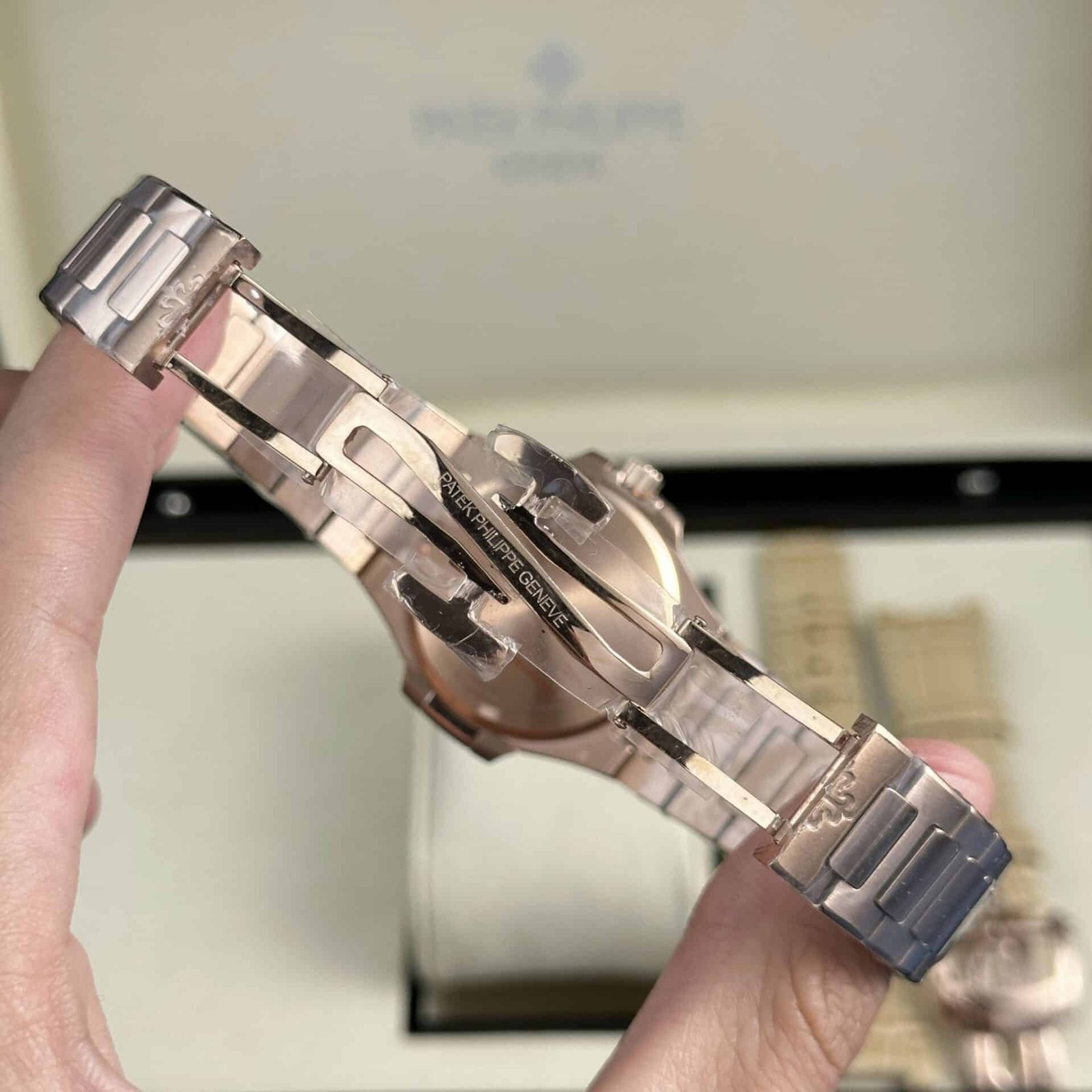 Patek Philippe Nautilus 7010/1R Rose Gold White Dial Diamond Bezel Lady Watch Best Replica 32mm - 图片 8