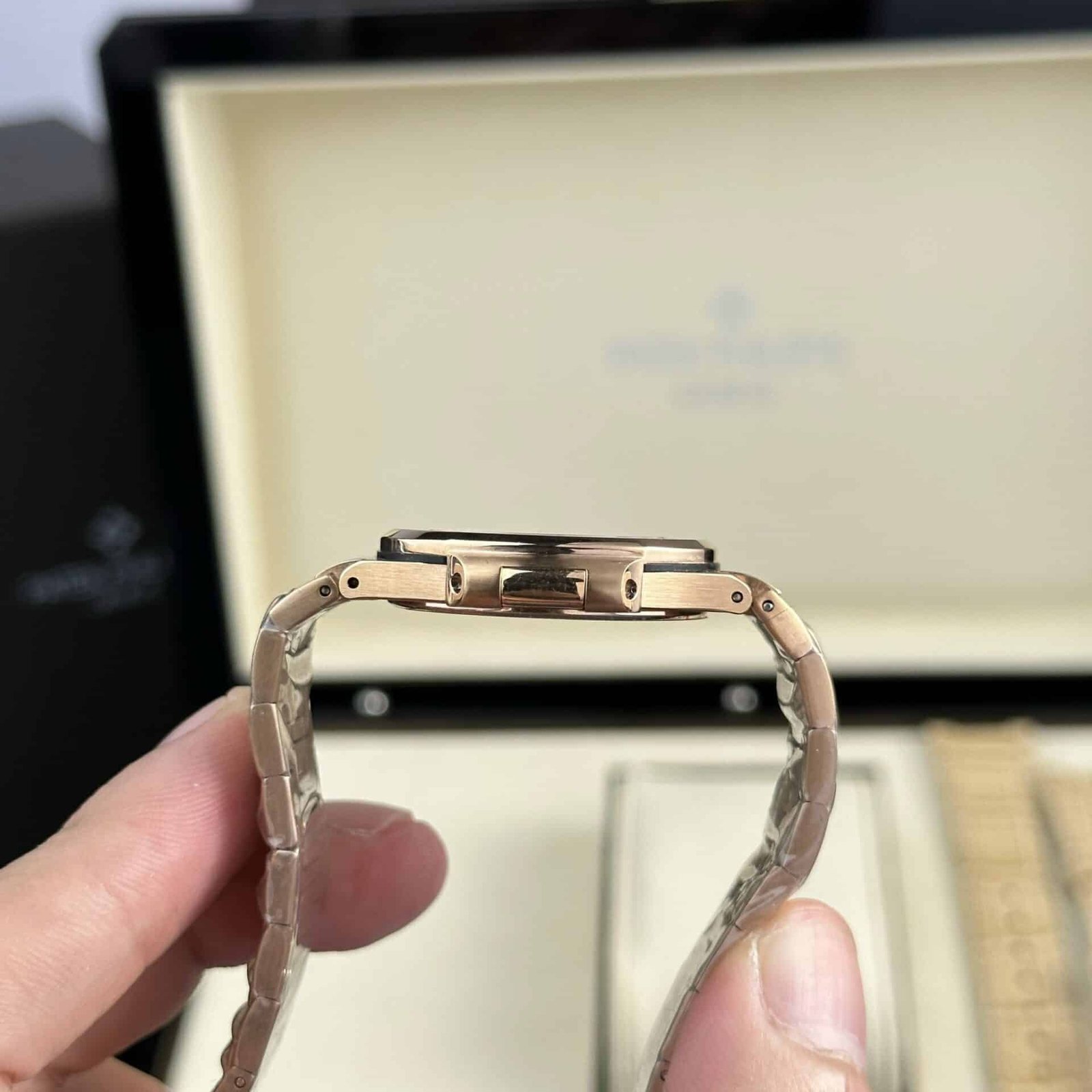 Patek Philippe Nautilus 7010/1R Rose Gold White Dial Lady Watch Quartz Best Replica 32mm - 图片 7