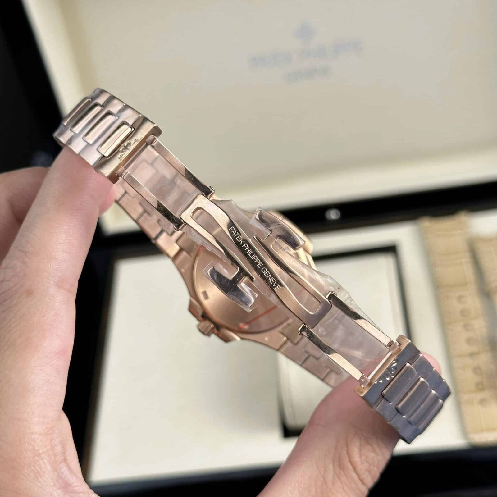 Patek Philippe Nautilus 7010/1R Rose Gold White Dial Lady Watch Quartz Best Replica 32mm - 图片 10