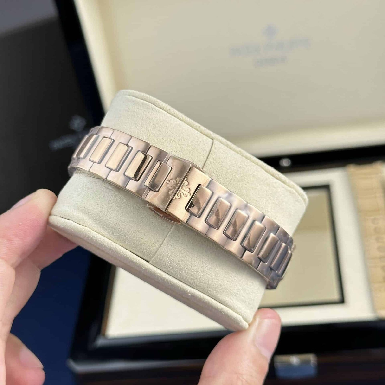 Patek Philippe Nautilus 7010/1R Rose Gold White Dial Lady Watch Quartz Best Replica 32mm - 图片 11