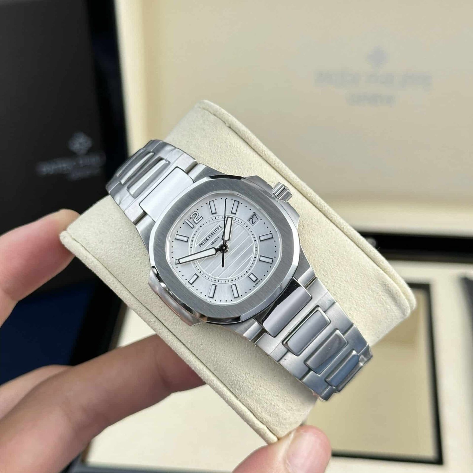 Patek Philippe Nautilus 7010 Silver Dial Lady Swiss Quartz Best Replica 32mm - 图片 2
