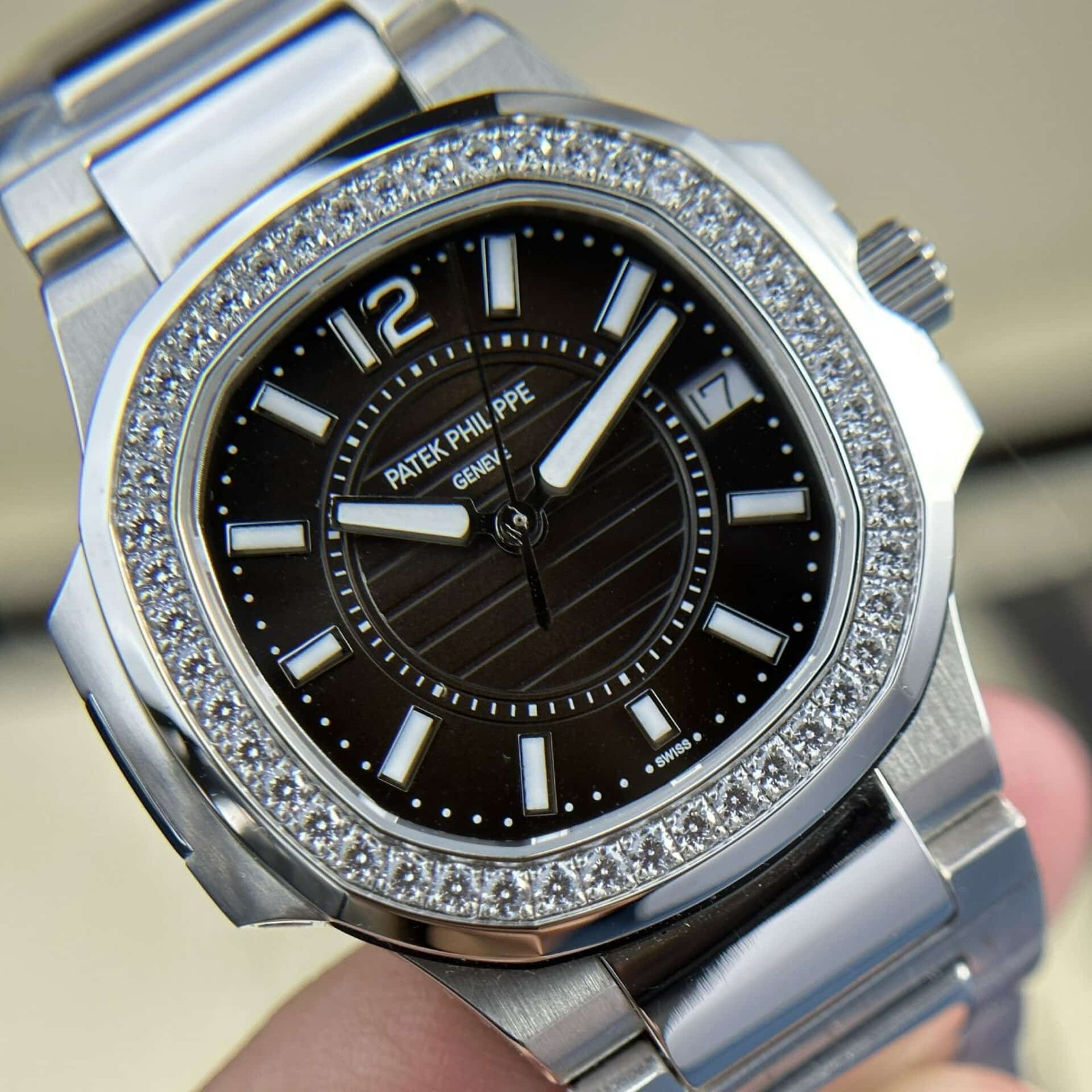 Patek Philippe Nautilus 7010 Brown Dial Diamond Bezel Lady Swiss Quartz Best Replica 32mm - 图片 4