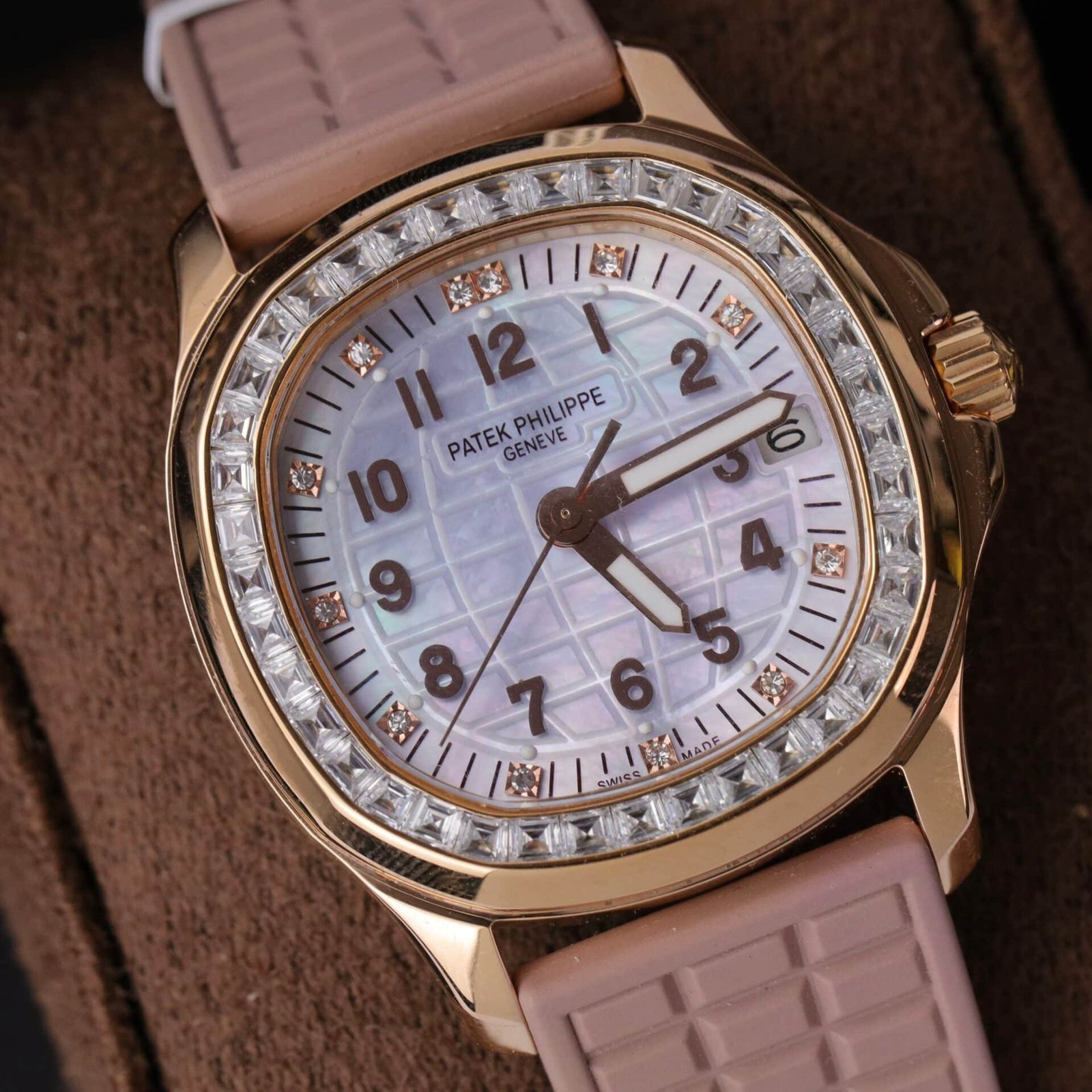Patek Philippe Aquanaut 5072R-001 18K Gold Wrapped Custom Baguette Moissanite Bezel 35.6mm - 图片 4
