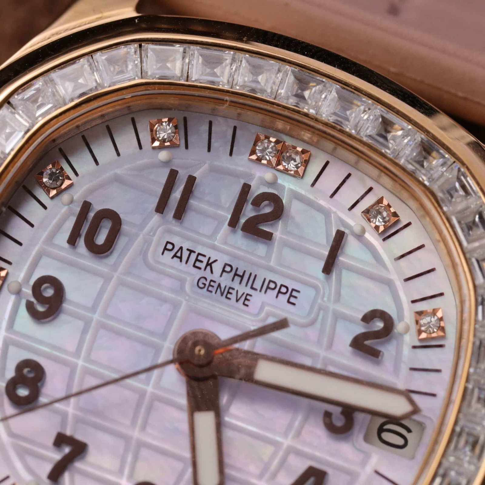 Patek Philippe Aquanaut 5072R-001 18K Gold Wrapped Custom Baguette Moissanite Bezel 35.6mm - 图片 5