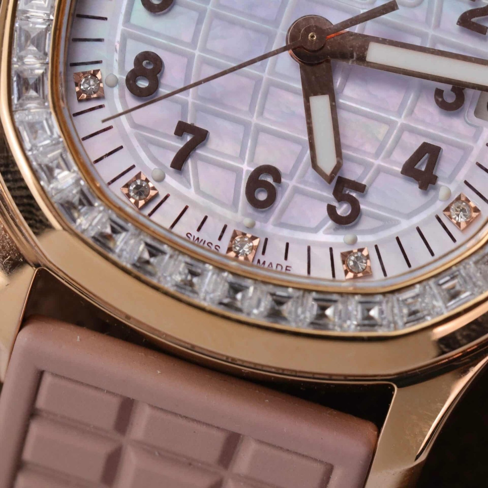 Patek Philippe Aquanaut 5072R-001 18K Gold Wrapped Custom Baguette Moissanite Bezel 35.6mm - 图片 7
