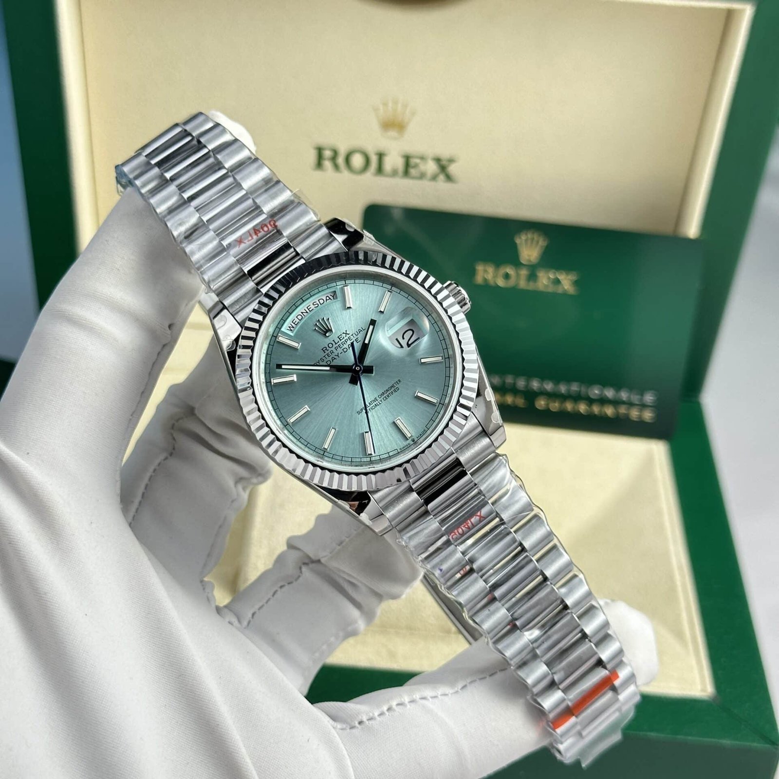 Rolex Day-Date 228236-0018 Ice Blue Luminous Dial 178g GMF V3 Best Replica 40mm - 图片 3