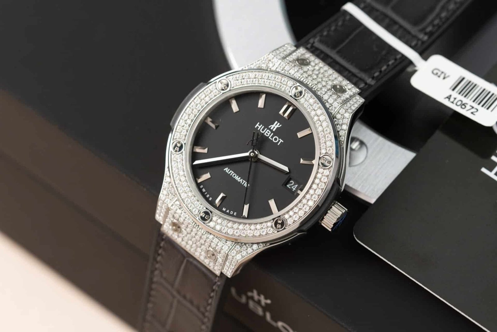 Hublot Classic Fusion Titanium Diamond Pavé Black Dial Custom Moissanite Super Clone JJF 38mm - 图片 3