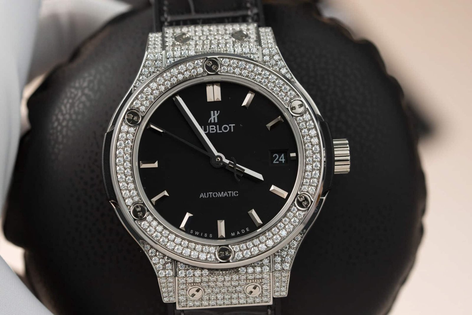 Hublot Classic Fusion Titanium Diamond Pavé Black Dial Custom Moissanite Super Clone JJF 38mm - 图片 4