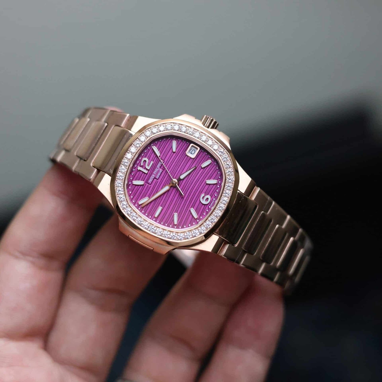 Patek Philippe Nautilus 7010/1R Rose Gold Purple Dial Diamond Bezel Replica GRF 32mm - 图片 3