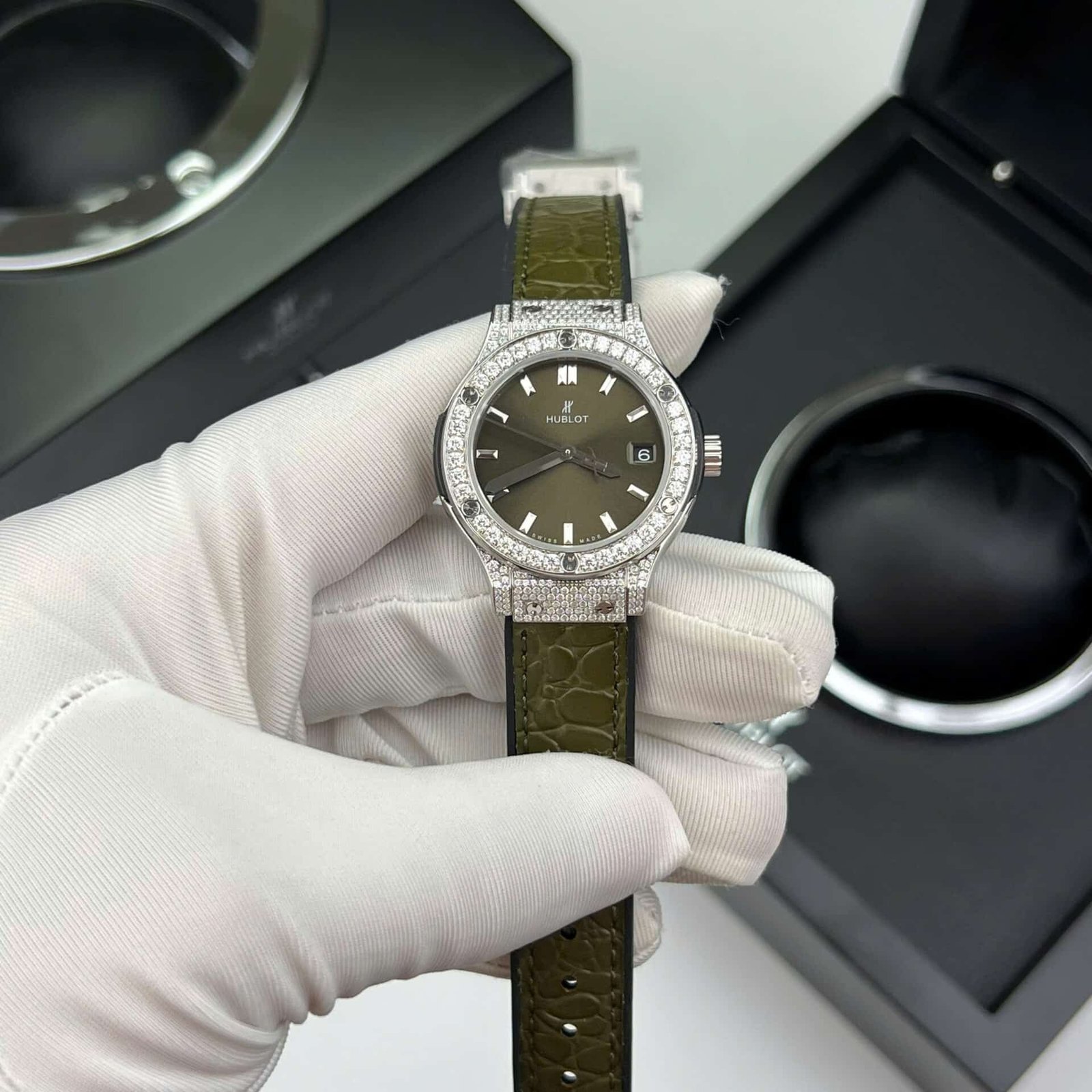 Hublot Classic Fusion Green Titanium Pavé Custom Moissanite Quartz 33mm - 图片 2