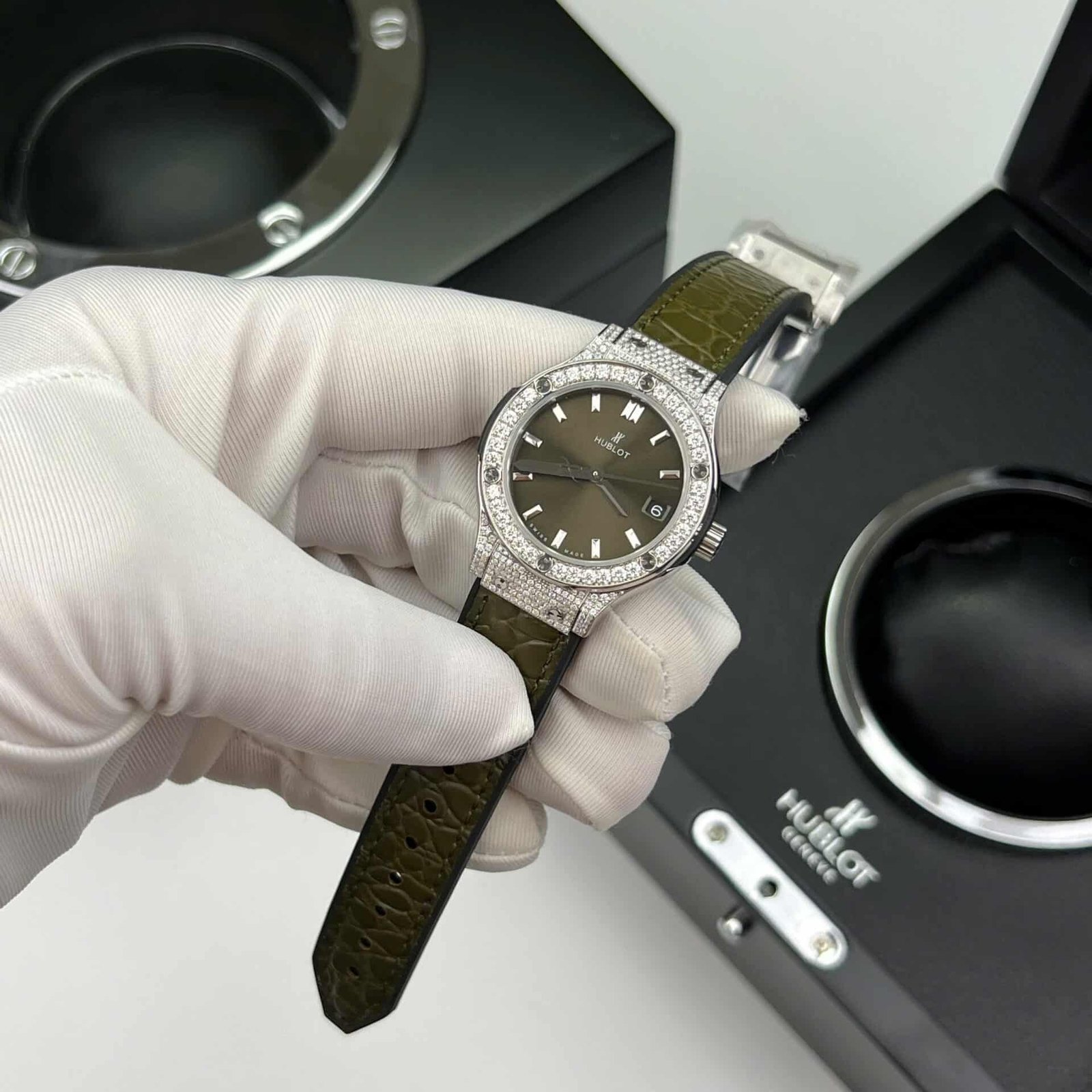 Hublot Classic Fusion Green Titanium Pavé Custom Moissanite Quartz 33mm - 图片 3
