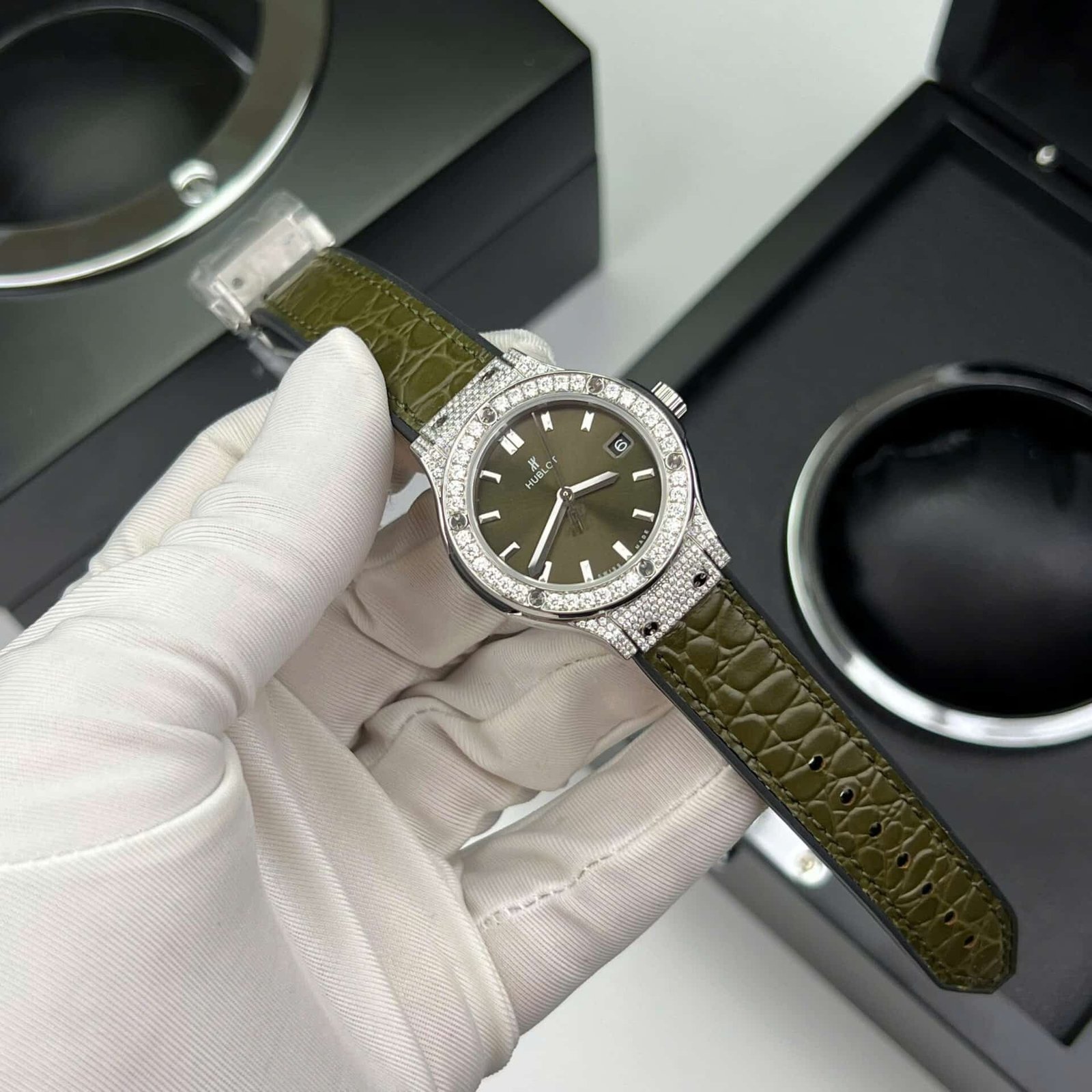 Hublot Classic Fusion Green Titanium Pavé Custom Moissanite Quartz 33mm - 图片 4