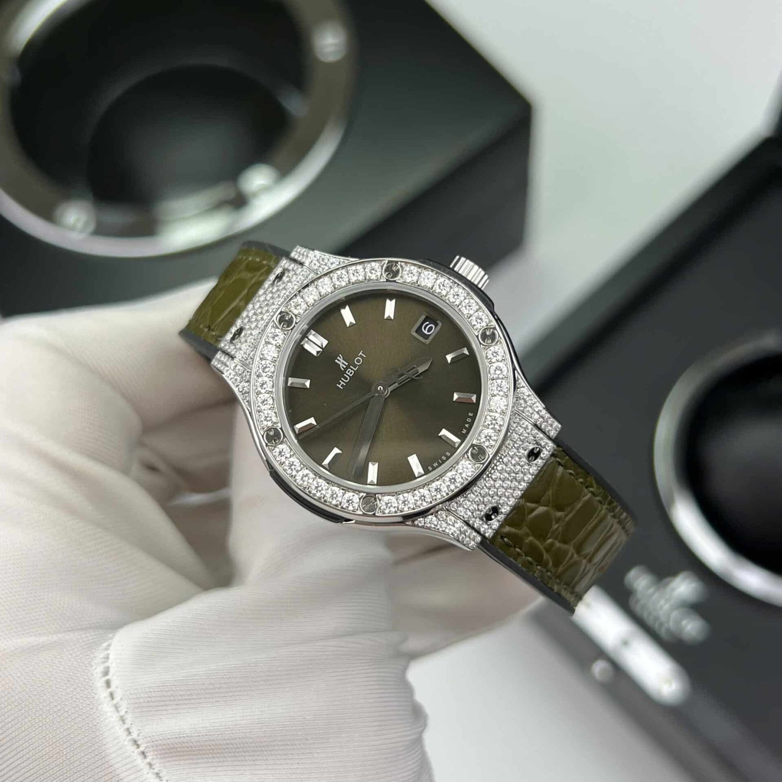 Hublot Classic Fusion Green Titanium Pavé Custom Moissanite Quartz 33mm - 图片 5