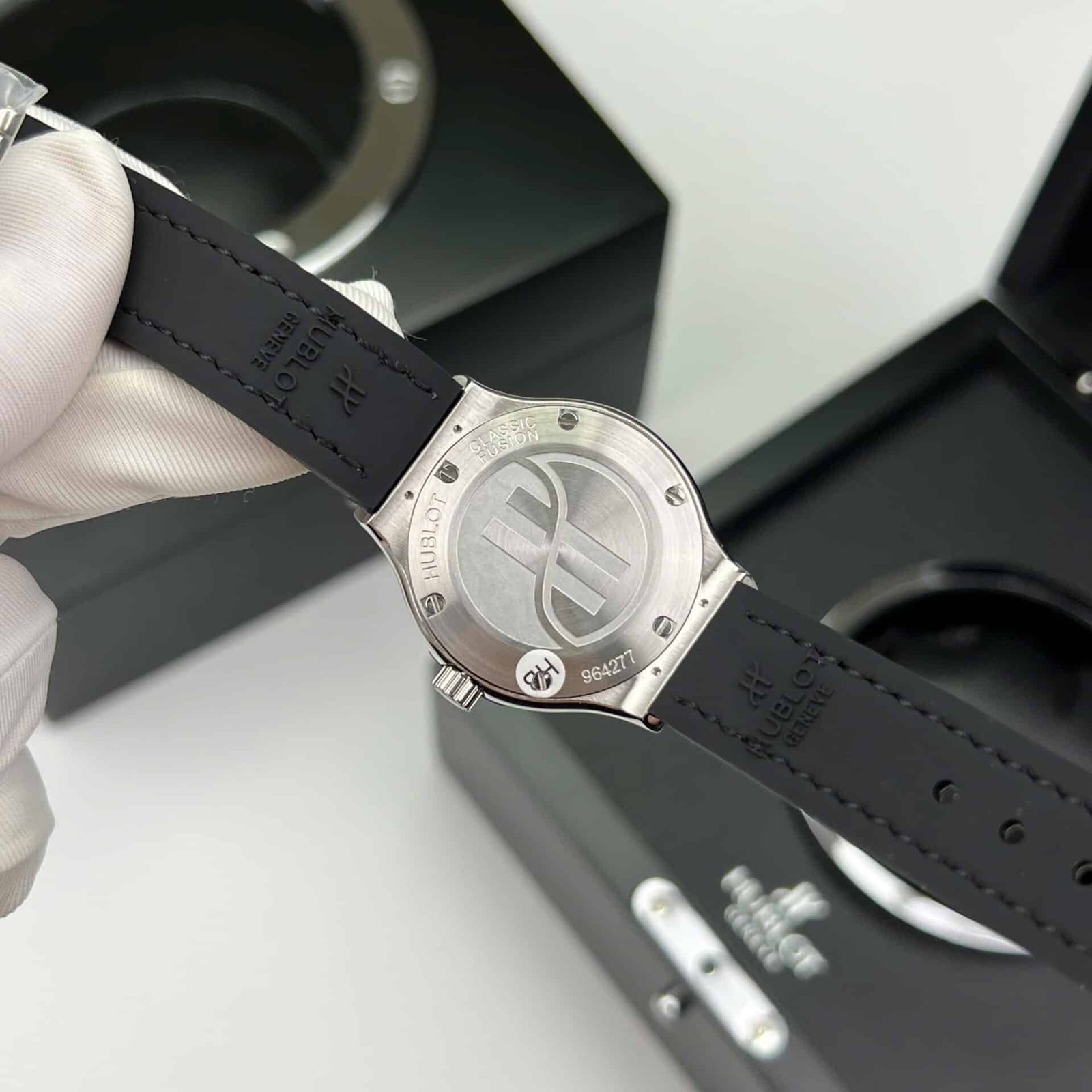 Hublot Classic Fusion Green Titanium Pavé Custom Moissanite Quartz 33mm - 图片 7