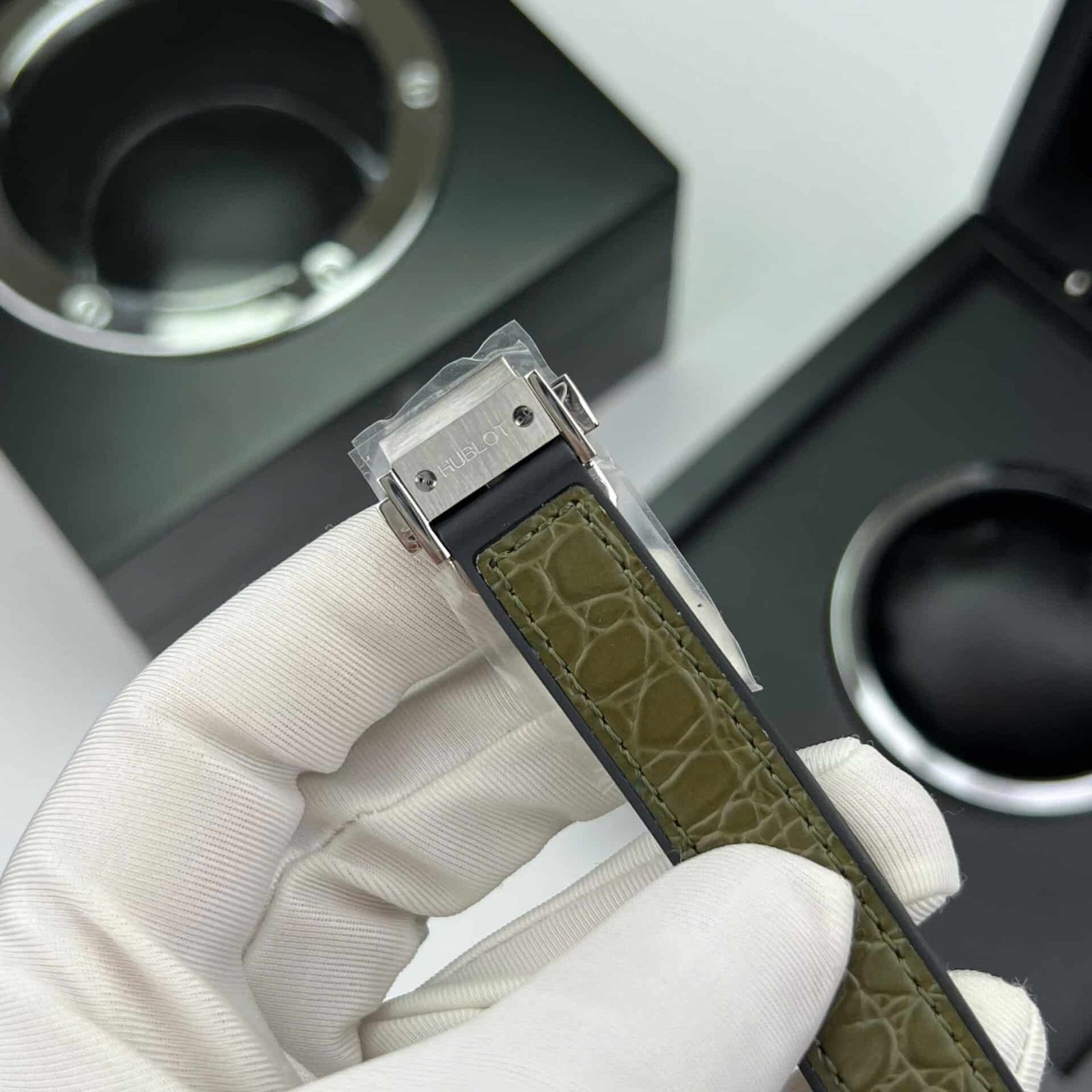 Hublot Classic Fusion Green Titanium Pavé Custom Moissanite Quartz 33mm - 图片 8