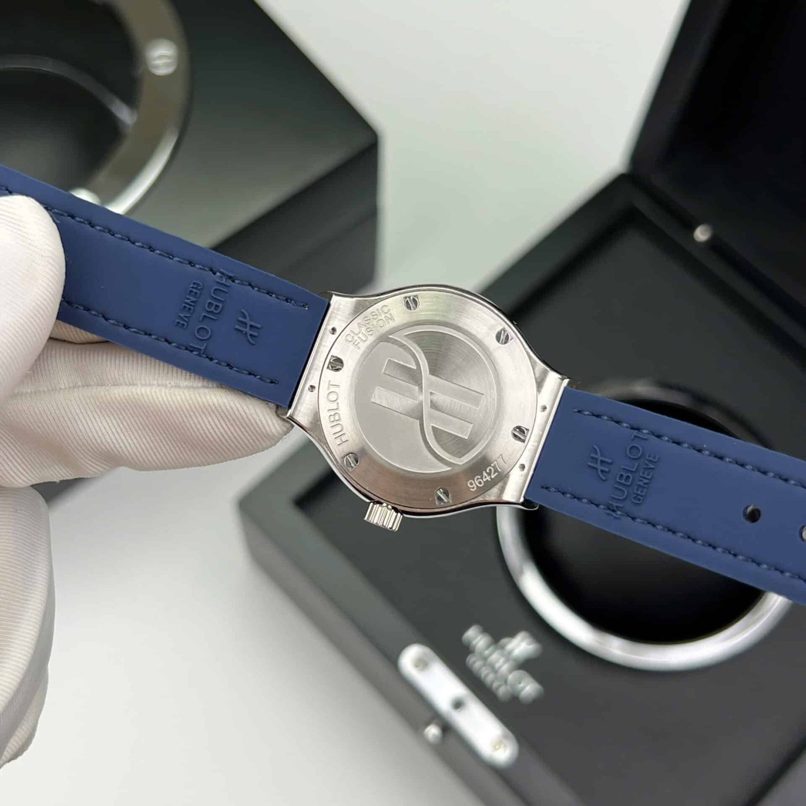 Hublot Classic Fusion Titanium Pavé Blue Dial Leather Custom Moissanite 33mm - 图片 7