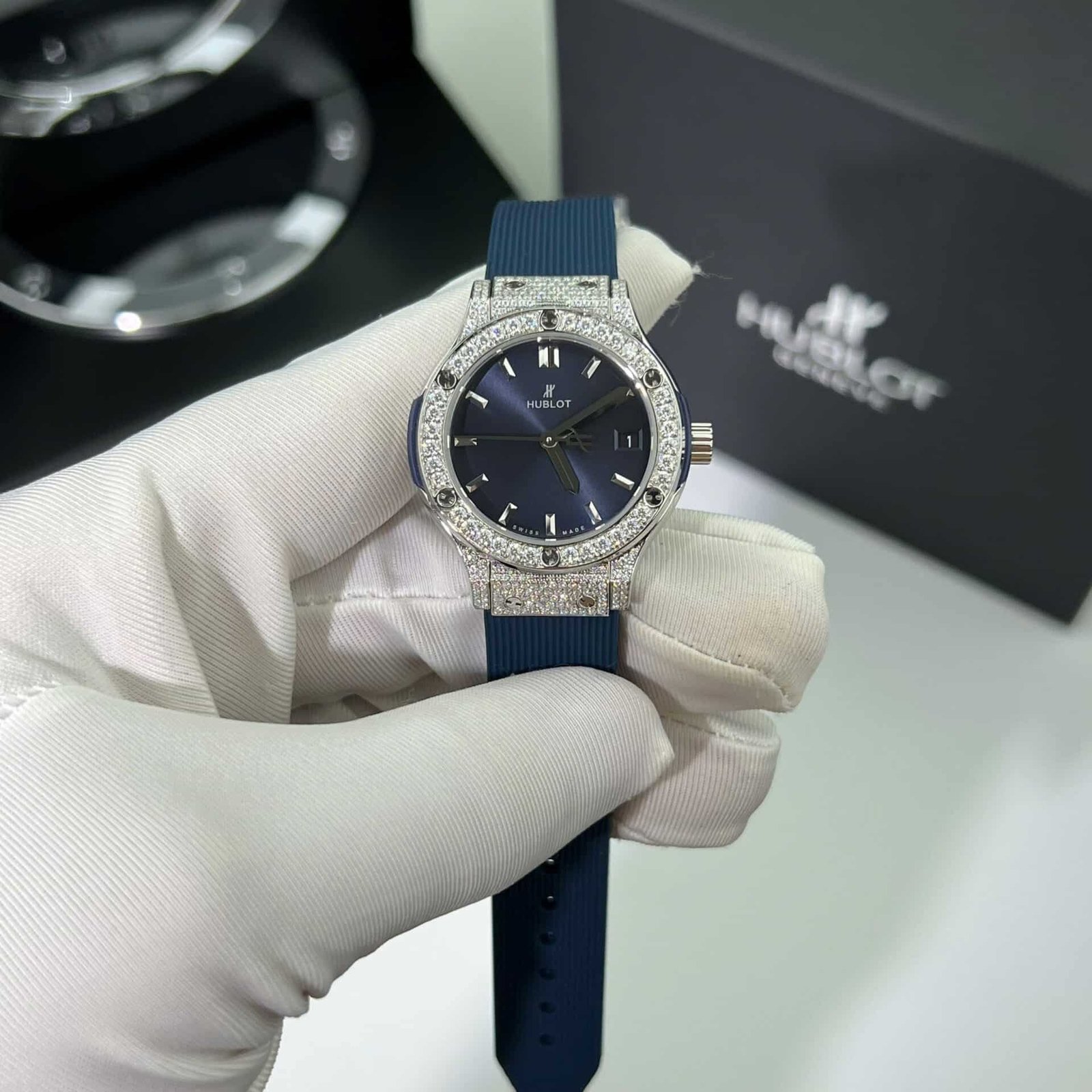 Hublot Classic Fusion Titanium Pavé Blue Dial Rubber Custom Moissanite 33mm - 图片 2