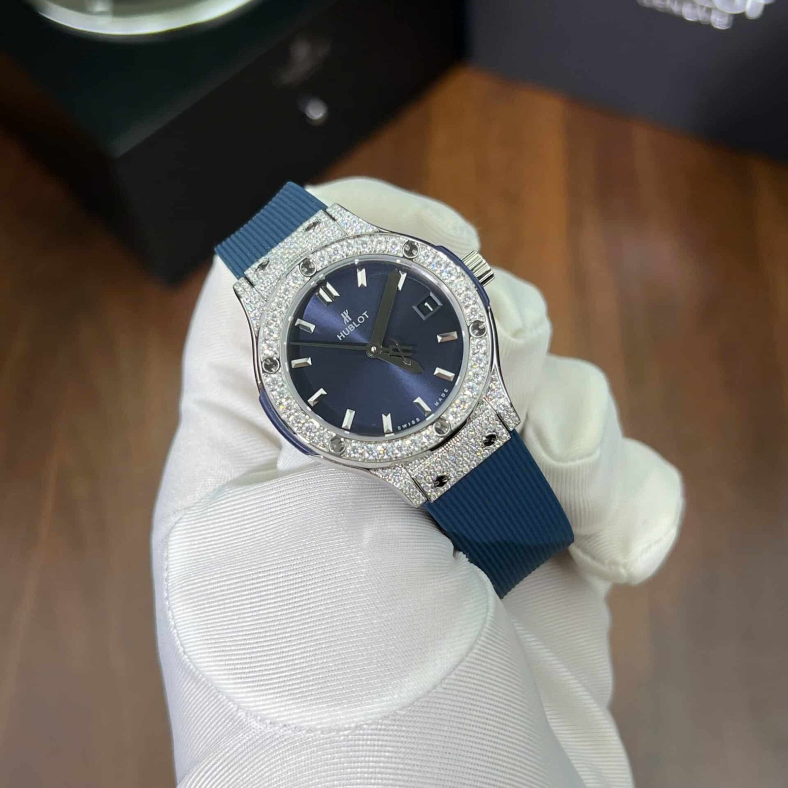 Hublot Classic Fusion Titanium Pavé Blue Dial Rubber Custom Moissanite 33mm - 图片 3