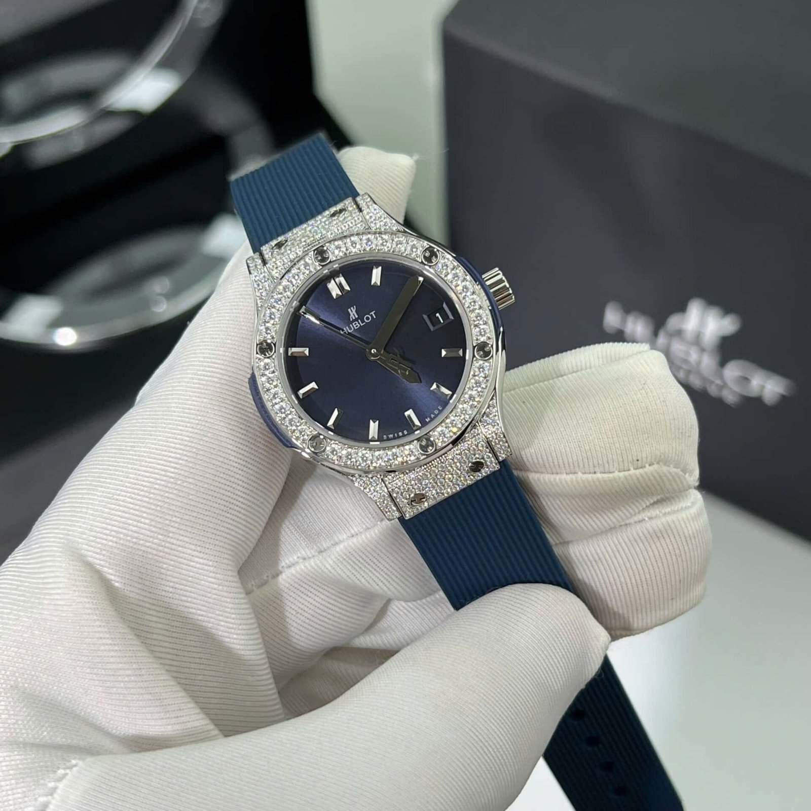 Hublot Classic Fusion Titanium Pavé Blue Dial Rubber Custom Moissanite 33mm - 图片 4