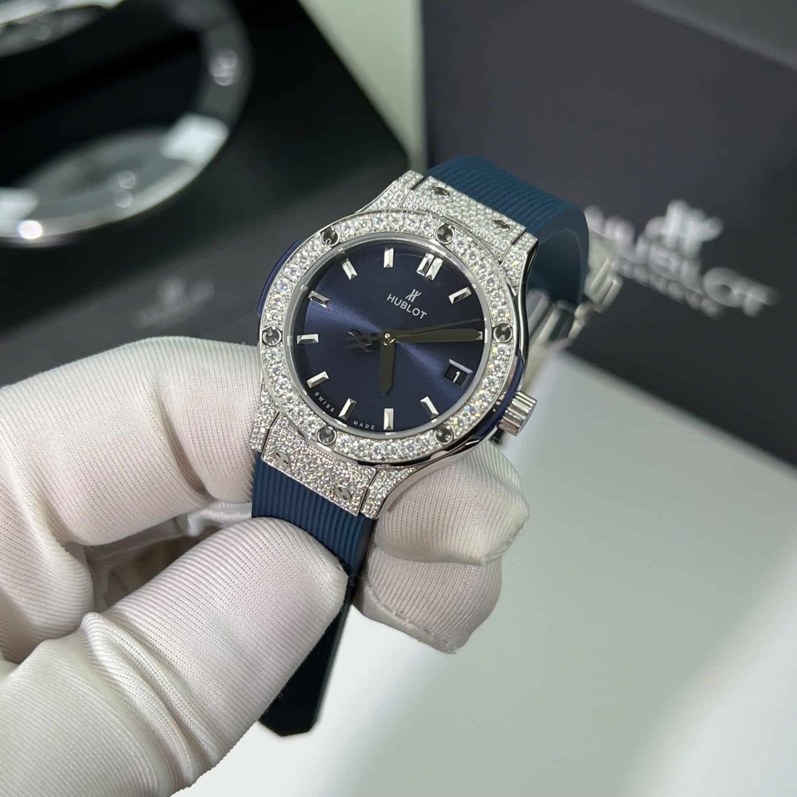 Hublot Classic Fusion Titanium Pavé Blue Dial Rubber Custom Moissanite 33mm - 图片 5