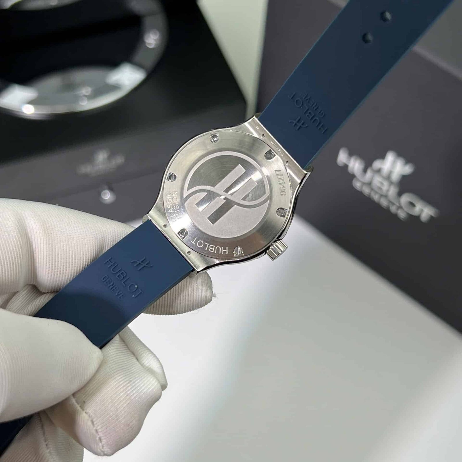 Hublot Classic Fusion Titanium Pavé Blue Dial Rubber Custom Moissanite 33mm - 图片 7