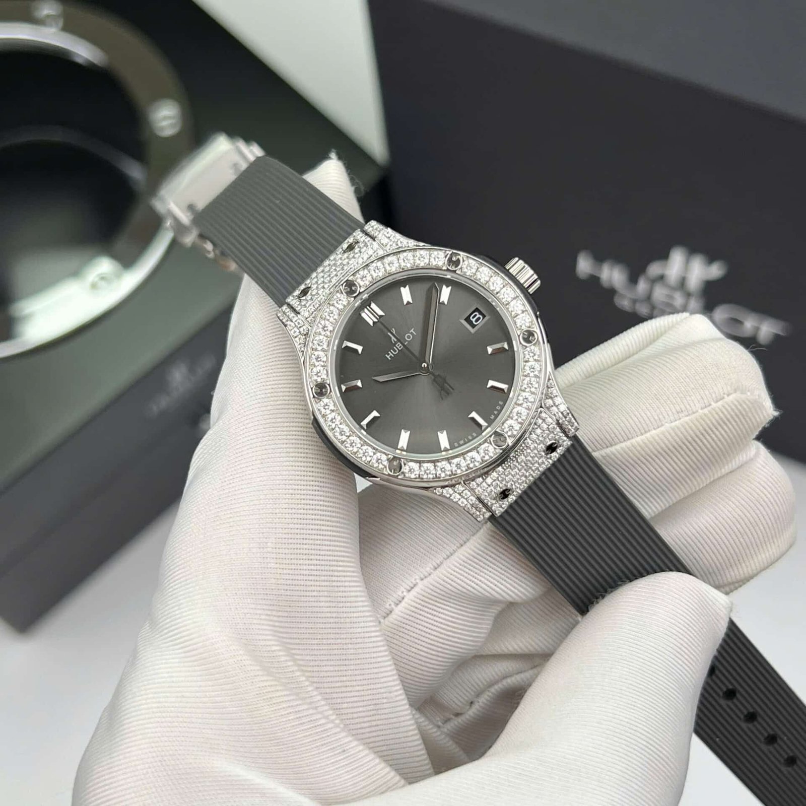 Hublot Classic Fusion Titanium Pavé Grey Dial Rubber Custom Moissanite Best Replica 33mm - 图片 3