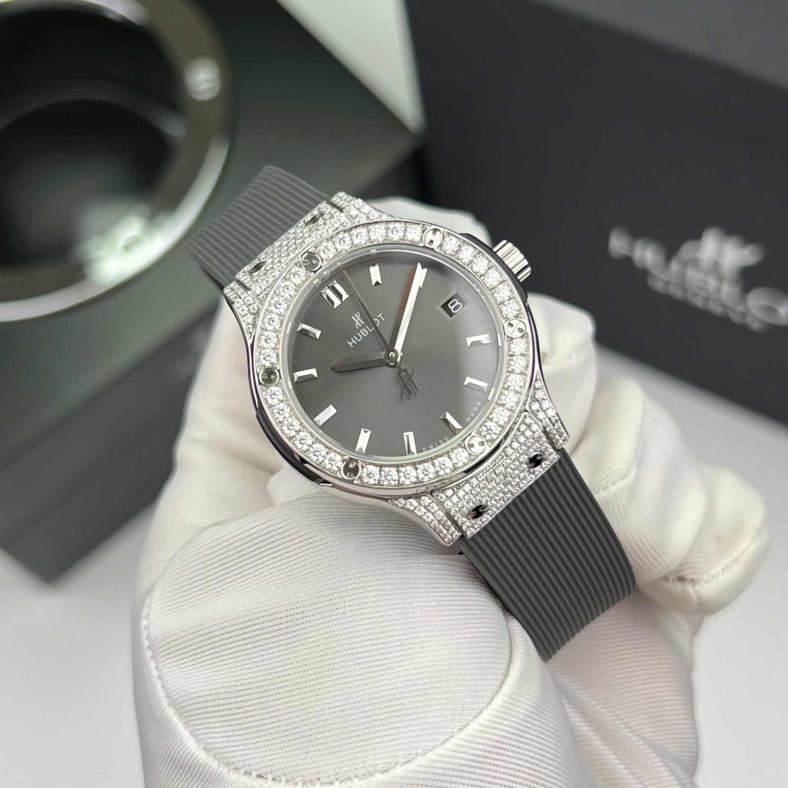 Hublot Classic Fusion Titanium Pavé Grey Dial Rubber Custom Moissanite Best Replica 33mm - 图片 5