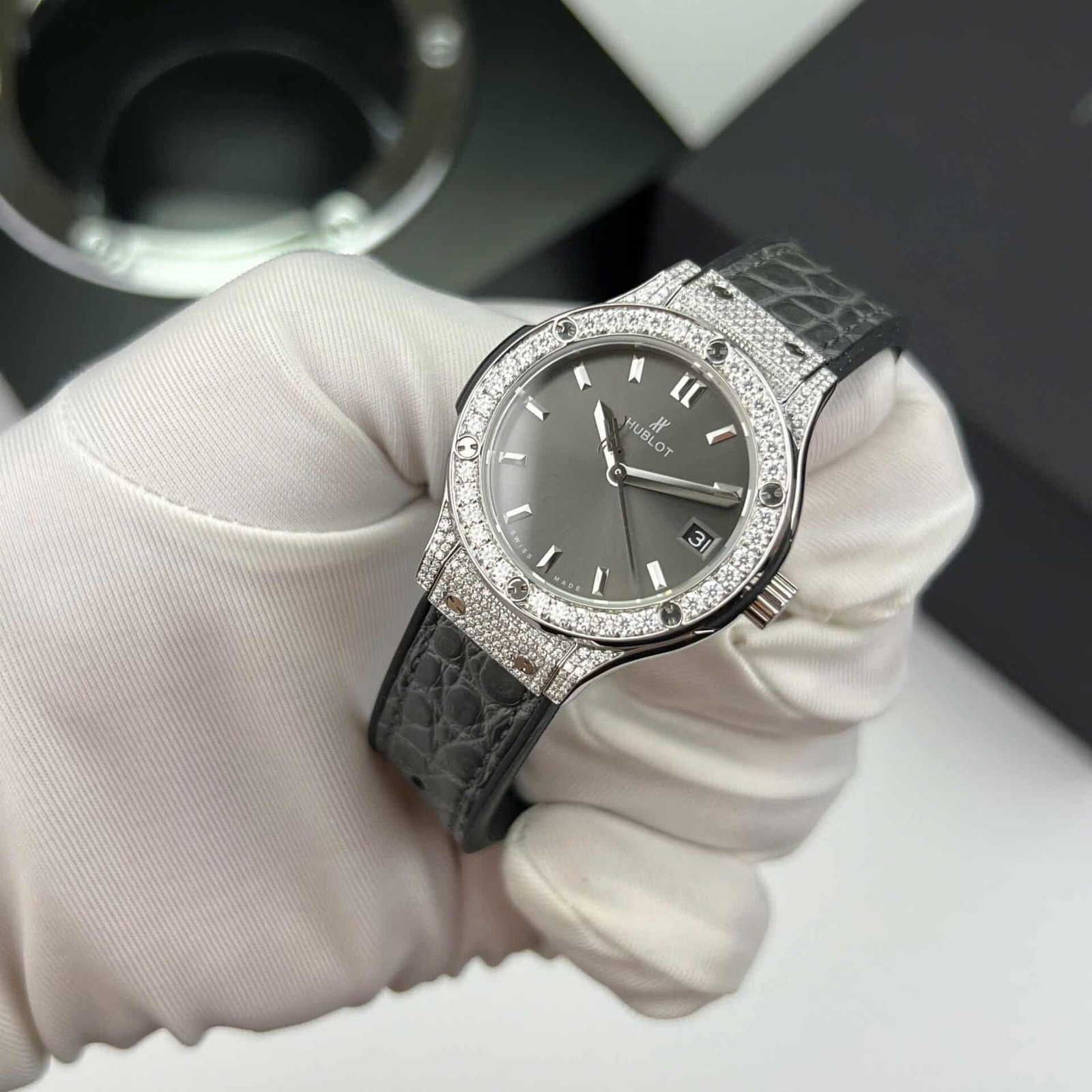 Hublot Classic Fusion Titanium Pavé Grey Dial Custom Moissanite Leather Best Replica 33mm - 图片 5