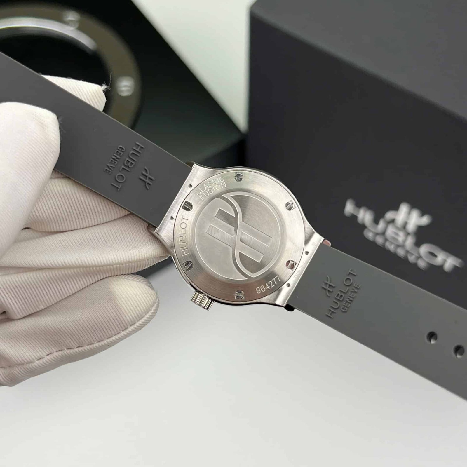 Hublot Classic Fusion Titanium Pavé Grey Dial Custom Moissanite Leather Best Replica 33mm - 图片 8