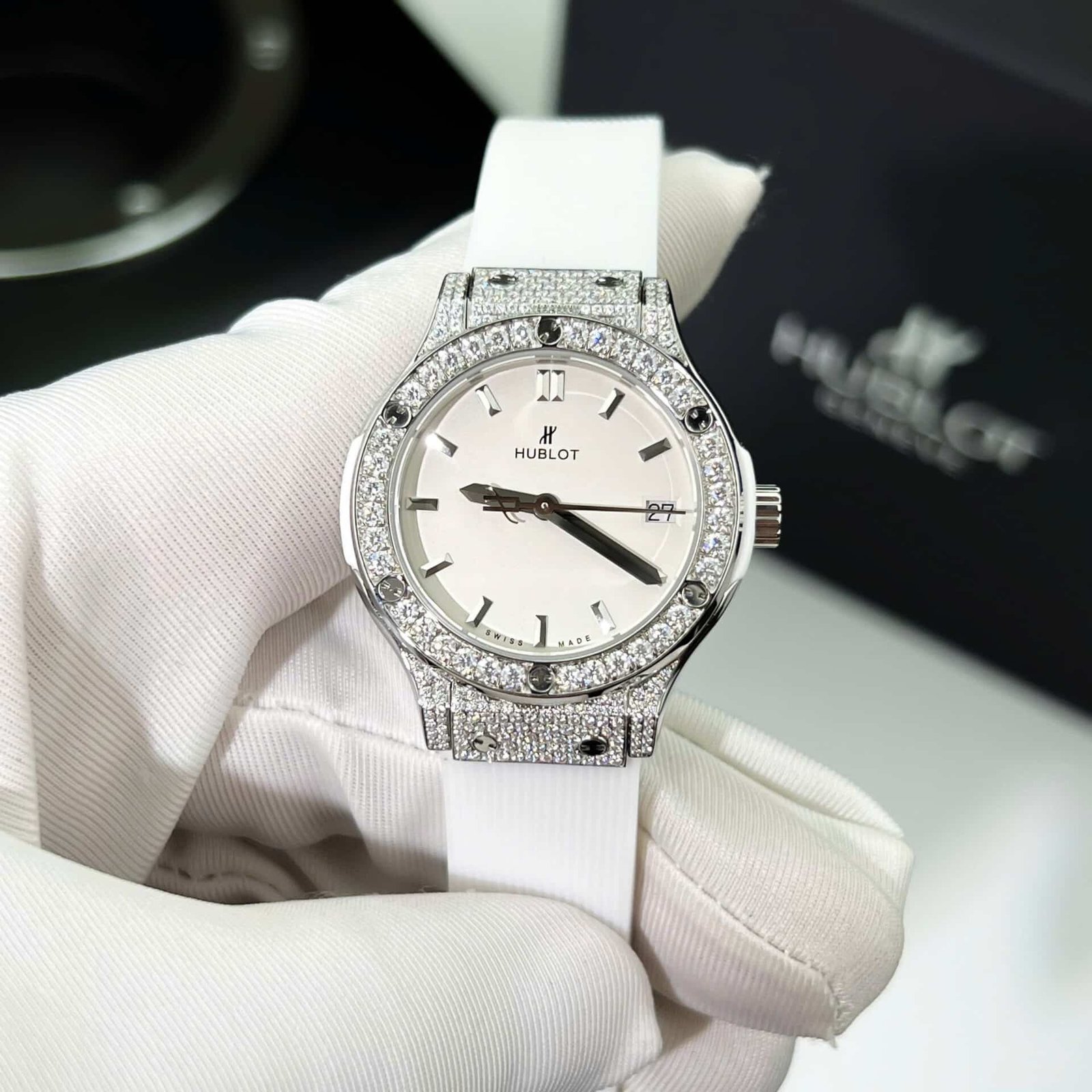Hublot Classic Fusion Titanium Pavé White Dial Custom Moissanite Rubber Strap Best Replica 33mm - 图片 2