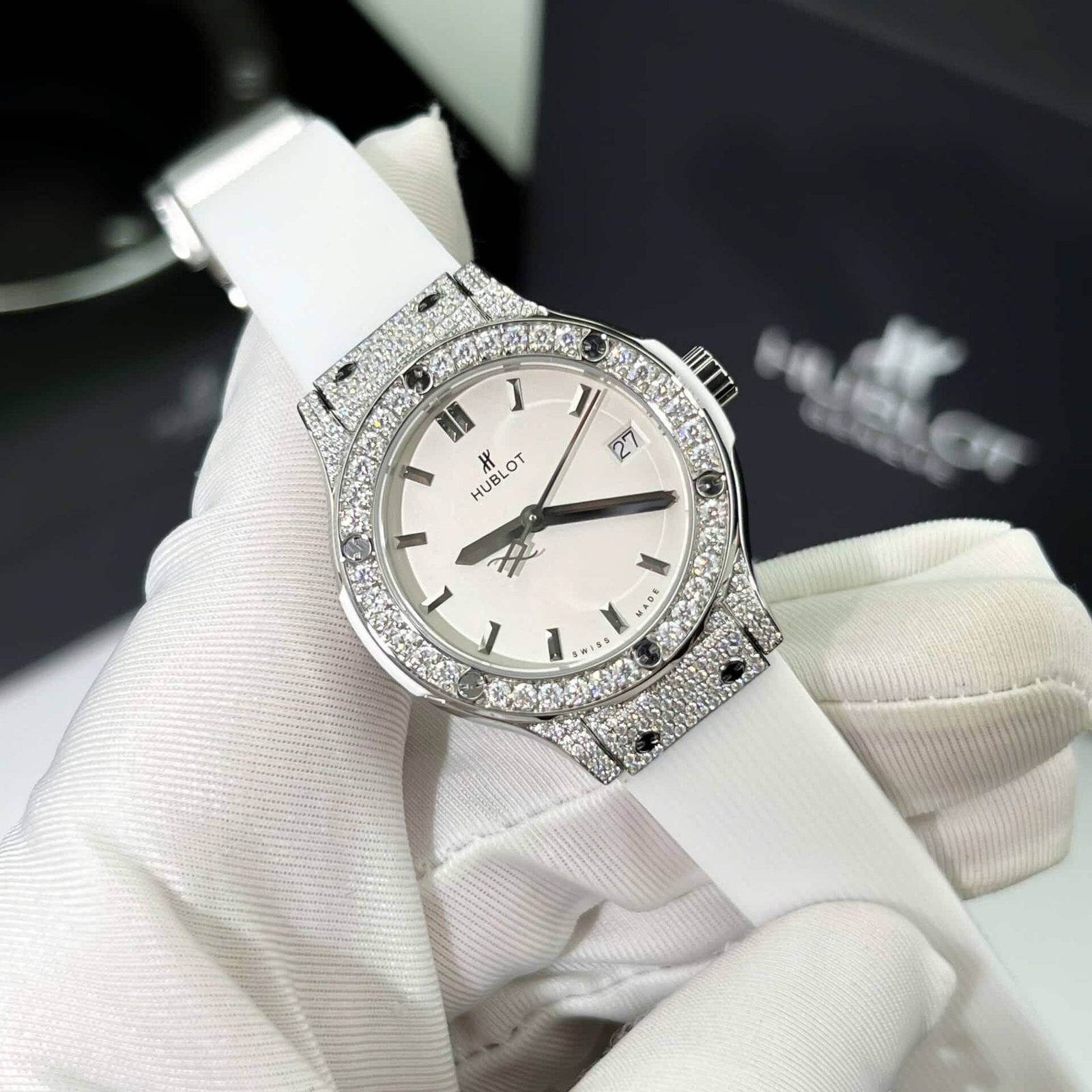 Hublot Classic Fusion Titanium Pavé White Dial Custom Moissanite Rubber Strap Best Replica 33mm - 图片 3