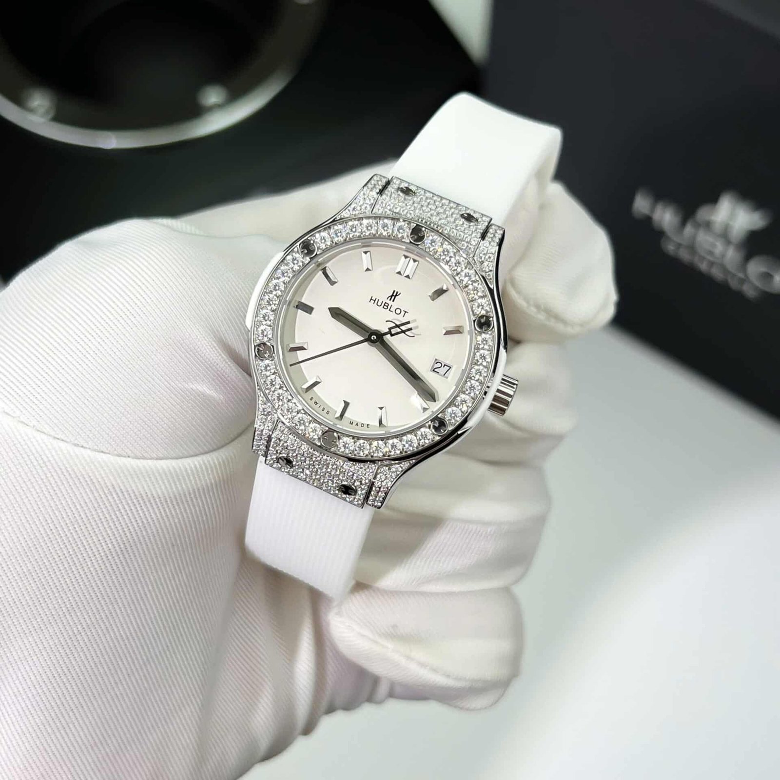 Hublot Classic Fusion Titanium Pavé White Dial Custom Moissanite Rubber Strap Best Replica 33mm - 图片 4