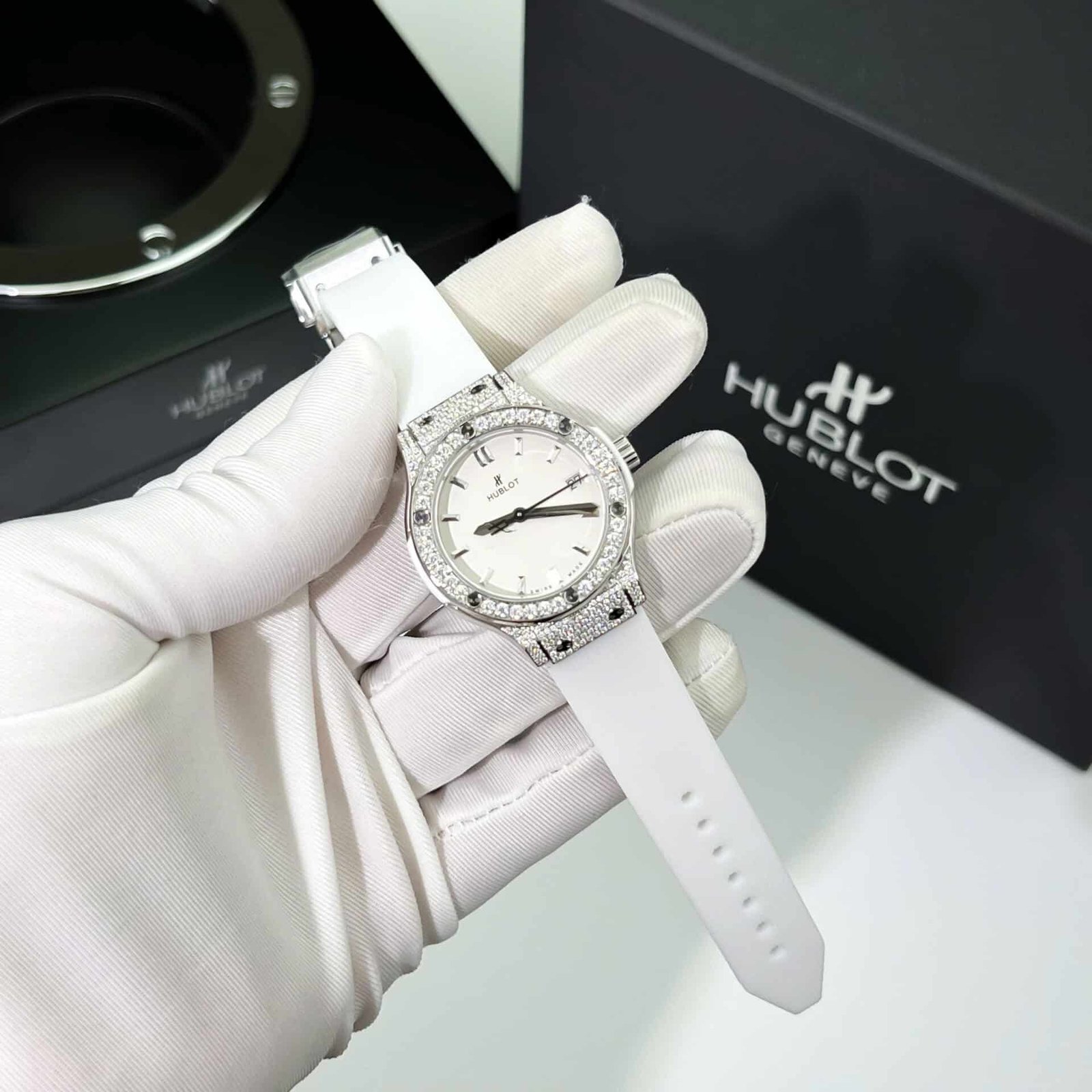 Hublot Classic Fusion Titanium Pavé White Dial Custom Moissanite Rubber Strap Best Replica 33mm - 图片 5