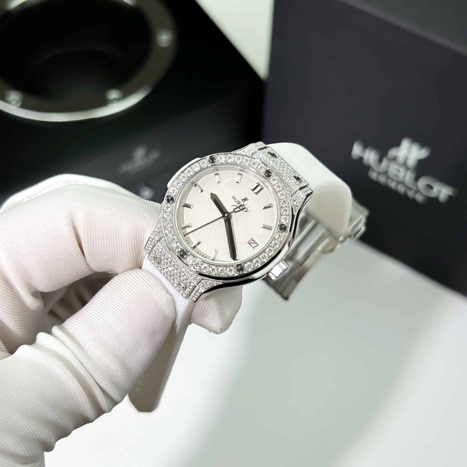 Hublot Classic Fusion Titanium Pavé White Dial Custom Moissanite Rubber Strap Best Replica 33mm - 图片 6