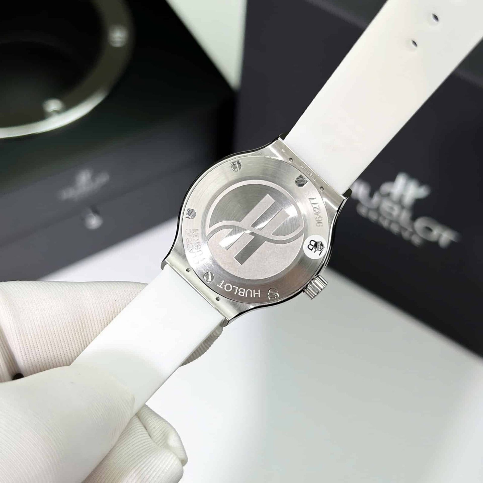 Hublot Classic Fusion Titanium Pavé White Dial Custom Moissanite Rubber Strap Best Replica 33mm - 图片 7