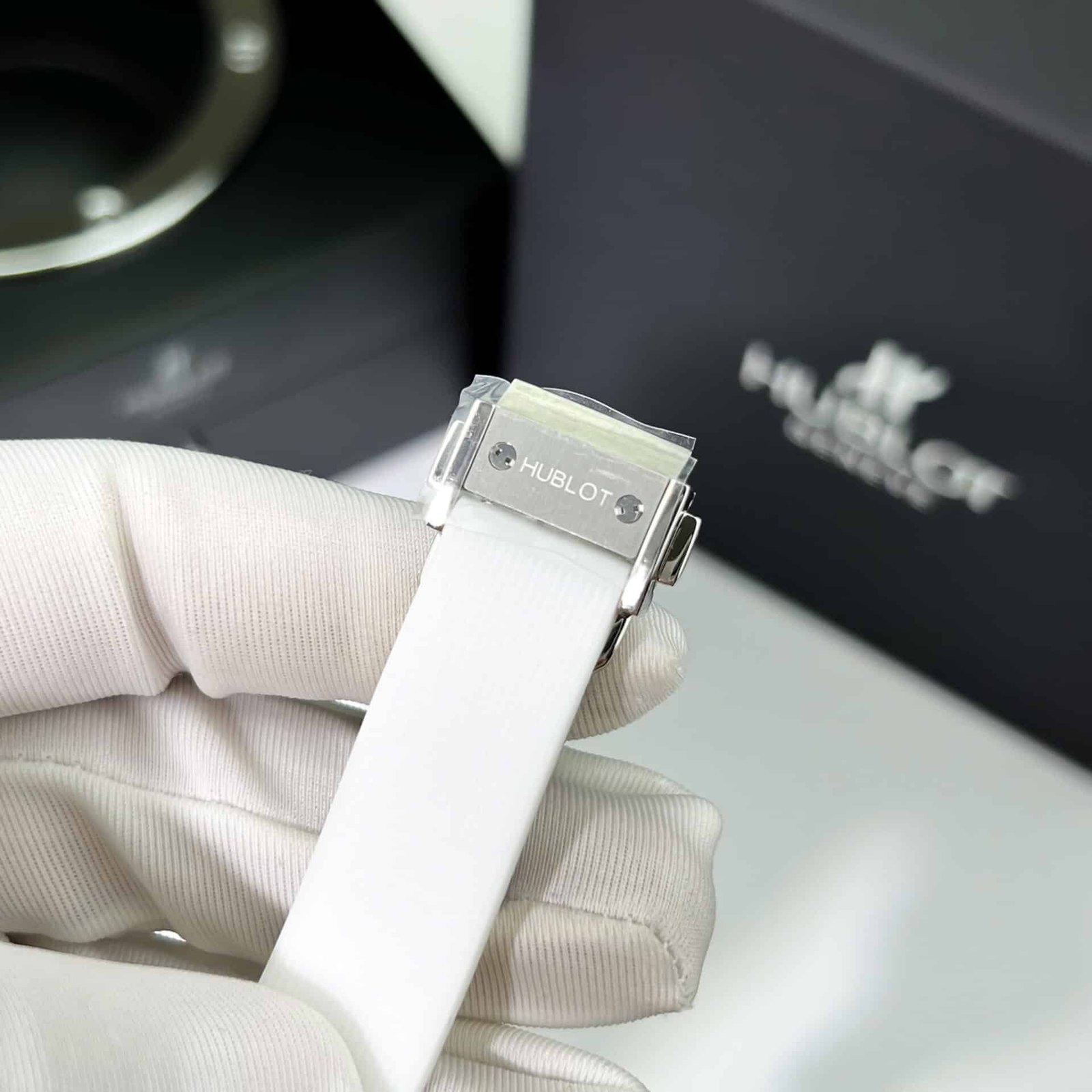 Hublot Classic Fusion Titanium Pavé White Dial Custom Moissanite Rubber Strap Best Replica 33mm - 图片 8