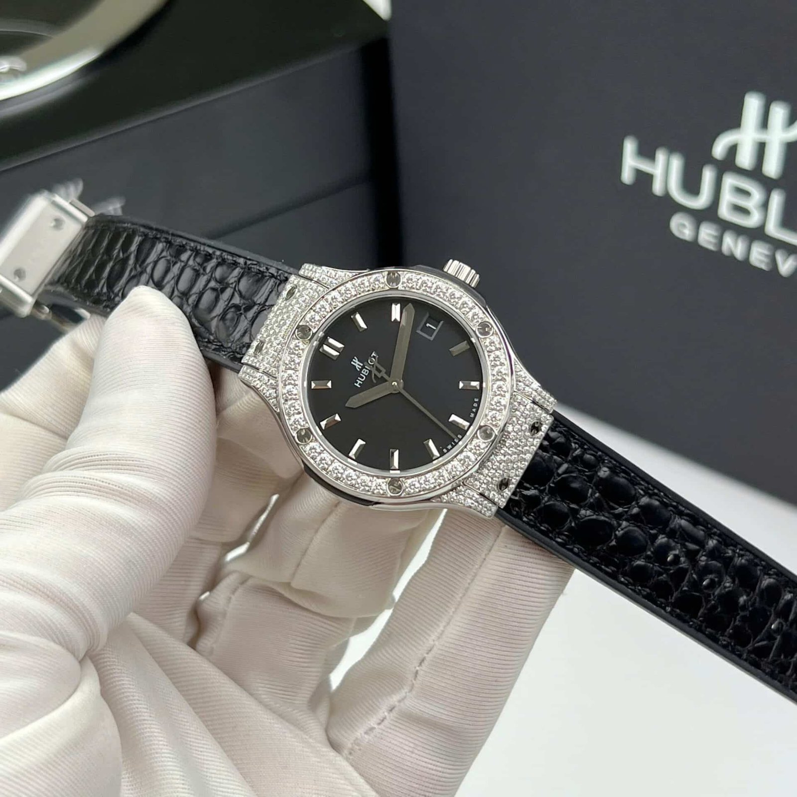 Hublot Classic Fusion Titanium Pavé Black Dial Custom Moissanite Leather Strap Best Replica 33mm - 图片 4