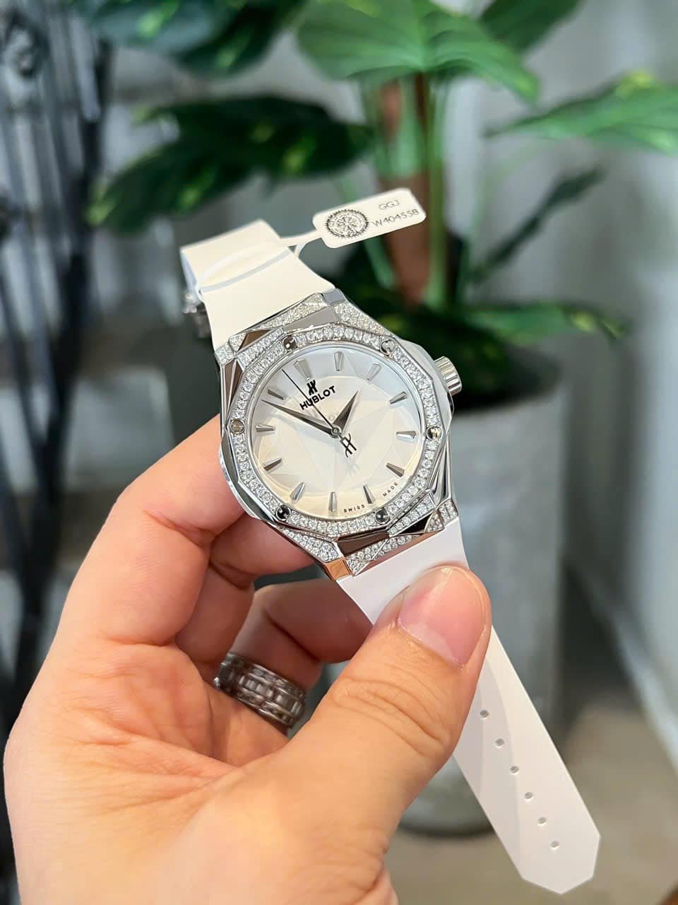 Hublot Classic Fusion Orlinski Titanium White Alternative Pavé Custom Moissanite 40mm - 图片 4