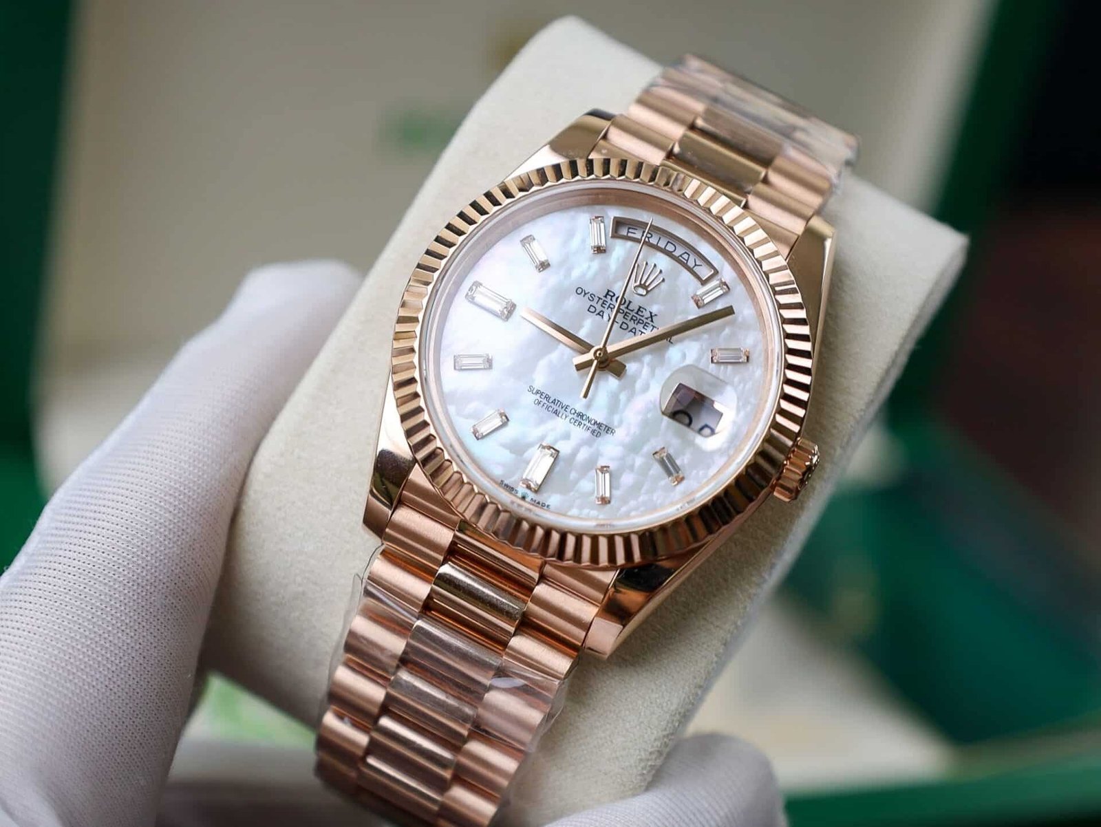 Rolex Day-Date 228235 18K Gold Wrapped MOP Dial Baguette Moissanite Numerals GMF V3 40mm - 图片 2