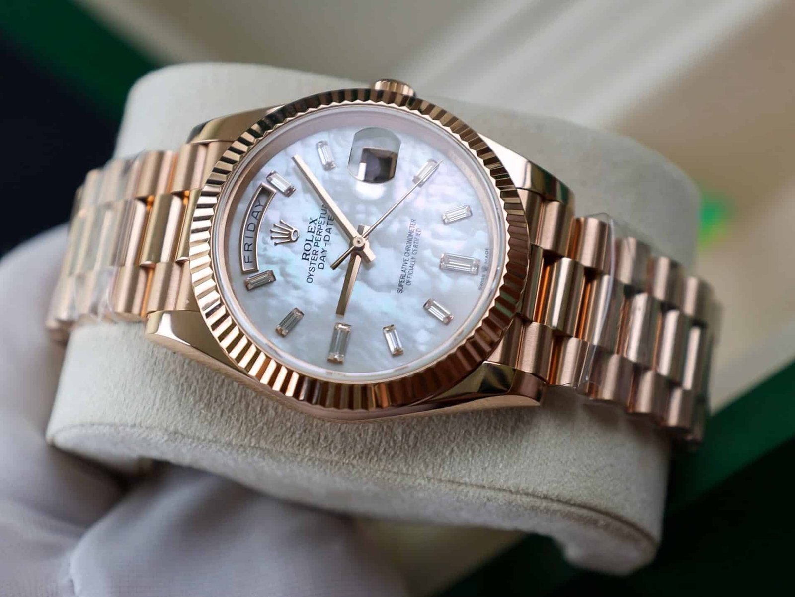 Rolex Day-Date 228235 18K Gold Wrapped MOP Dial Baguette Moissanite Numerals GMF V3 40mm - 图片 3