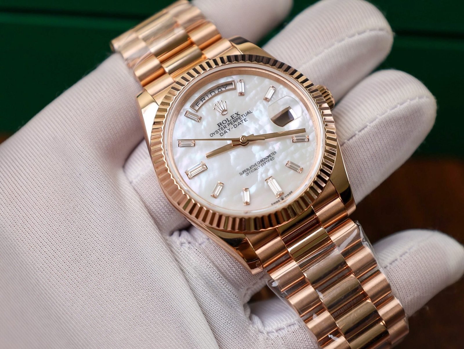 Rolex Day-Date 228235 18K Gold Wrapped MOP Dial Baguette Moissanite Numerals GMF V3 40mm - 图片 4