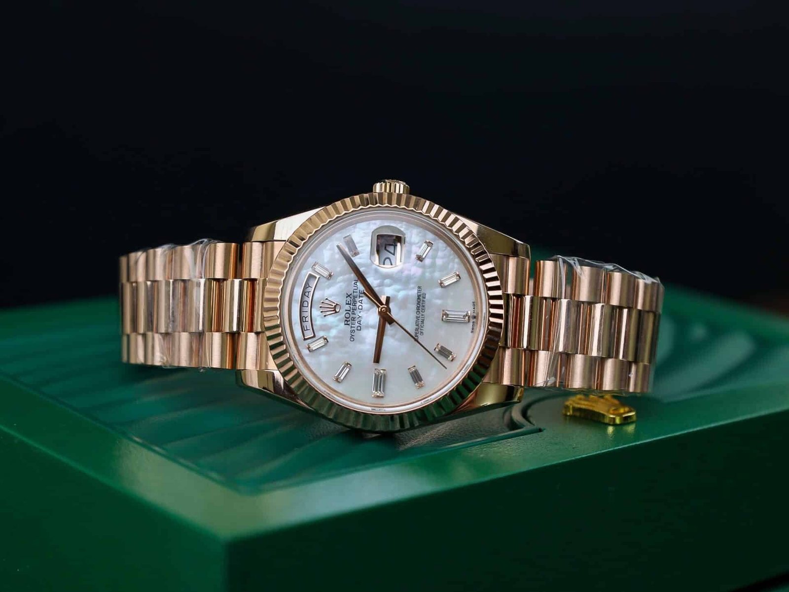 Rolex Day-Date 228235 18K Gold Wrapped MOP Dial Baguette Moissanite Numerals GMF V3 40mm - 图片 6