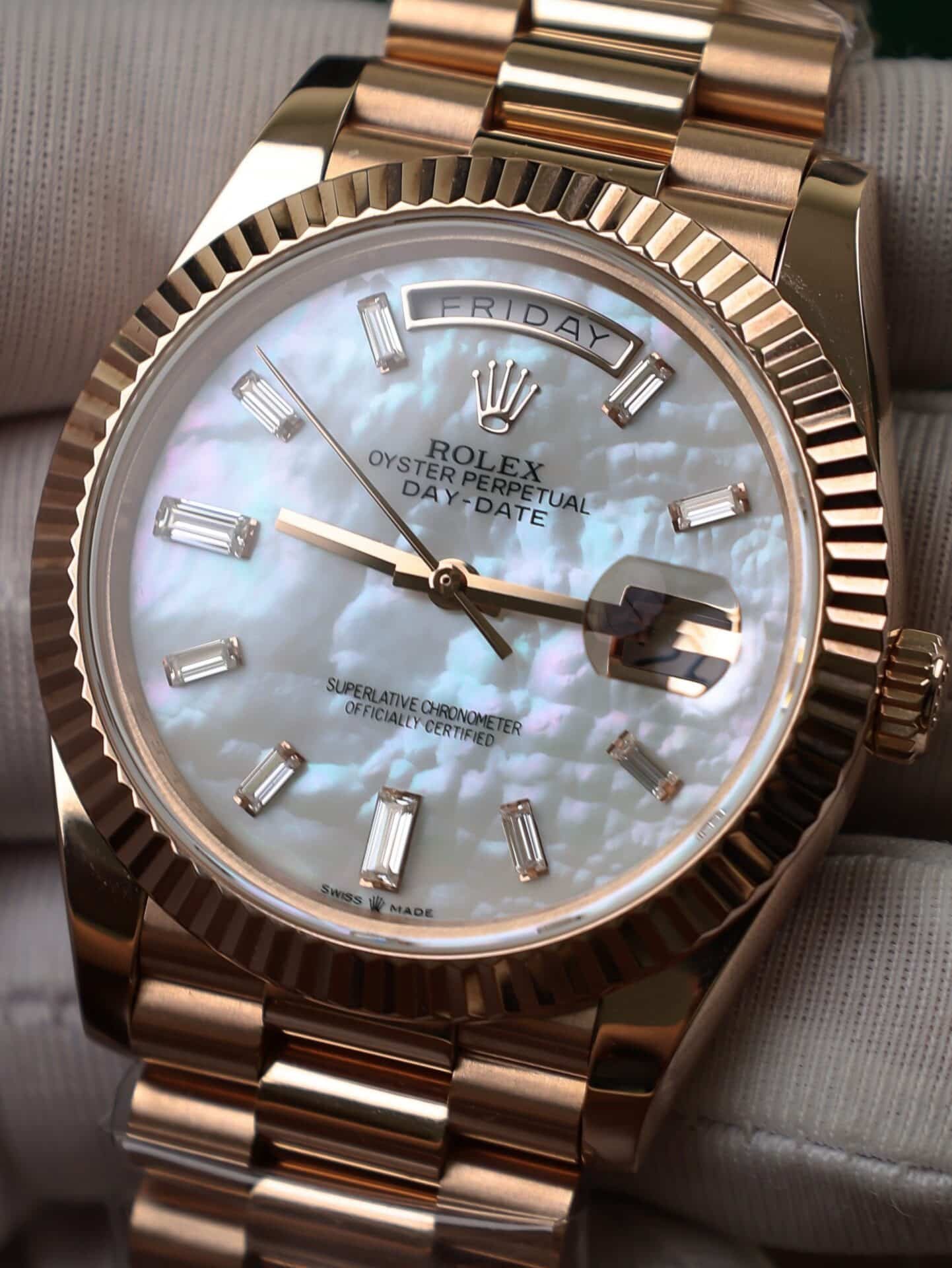 Rolex Day-Date 228235 18K Gold Wrapped MOP Dial Baguette Moissanite Numerals GMF V3 40mm - 图片 8