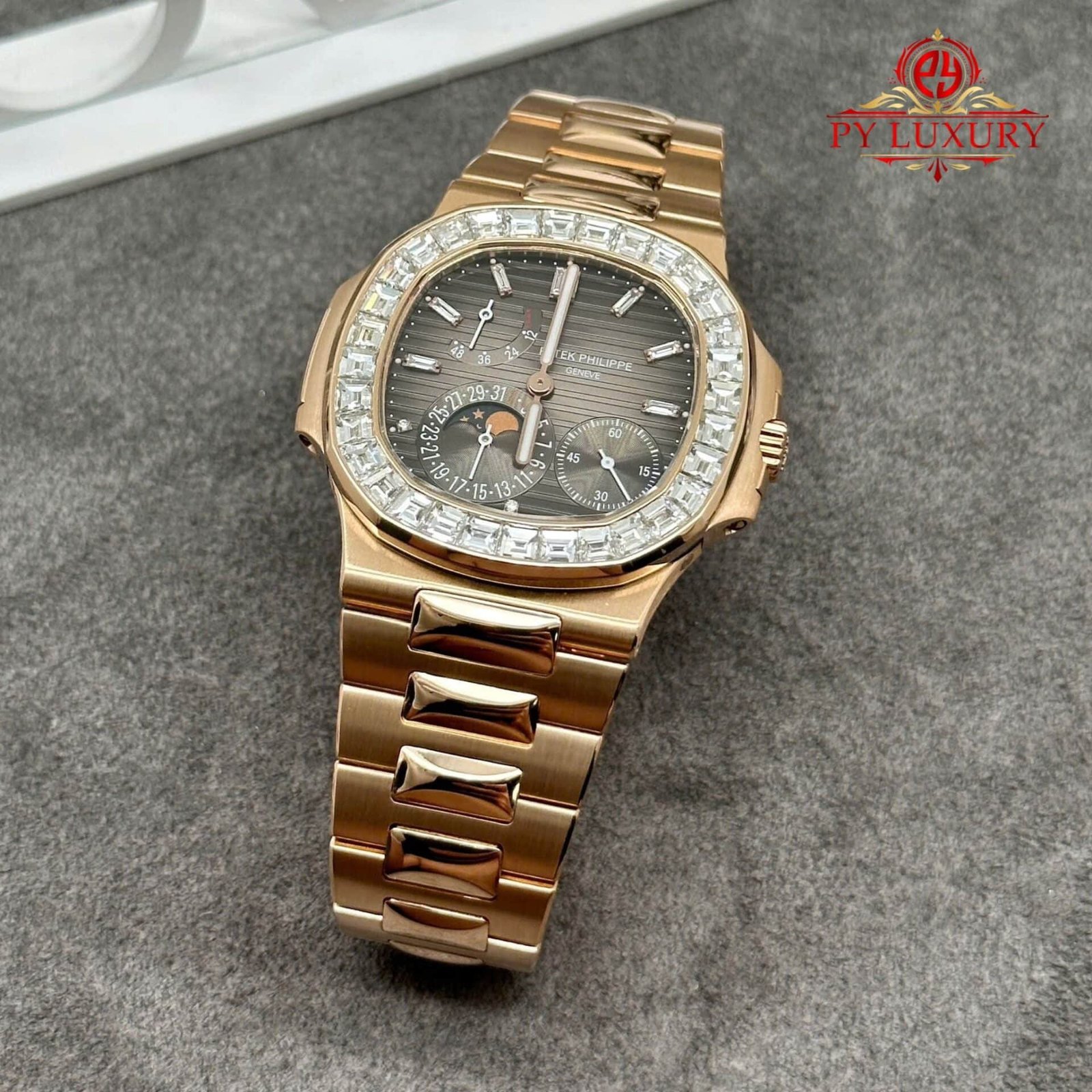 Patek Philippe Nautilus 5724 Grey Dial Custom 18K Solid Gold Baguette Diamonds Bezel 40mm - 图片 3