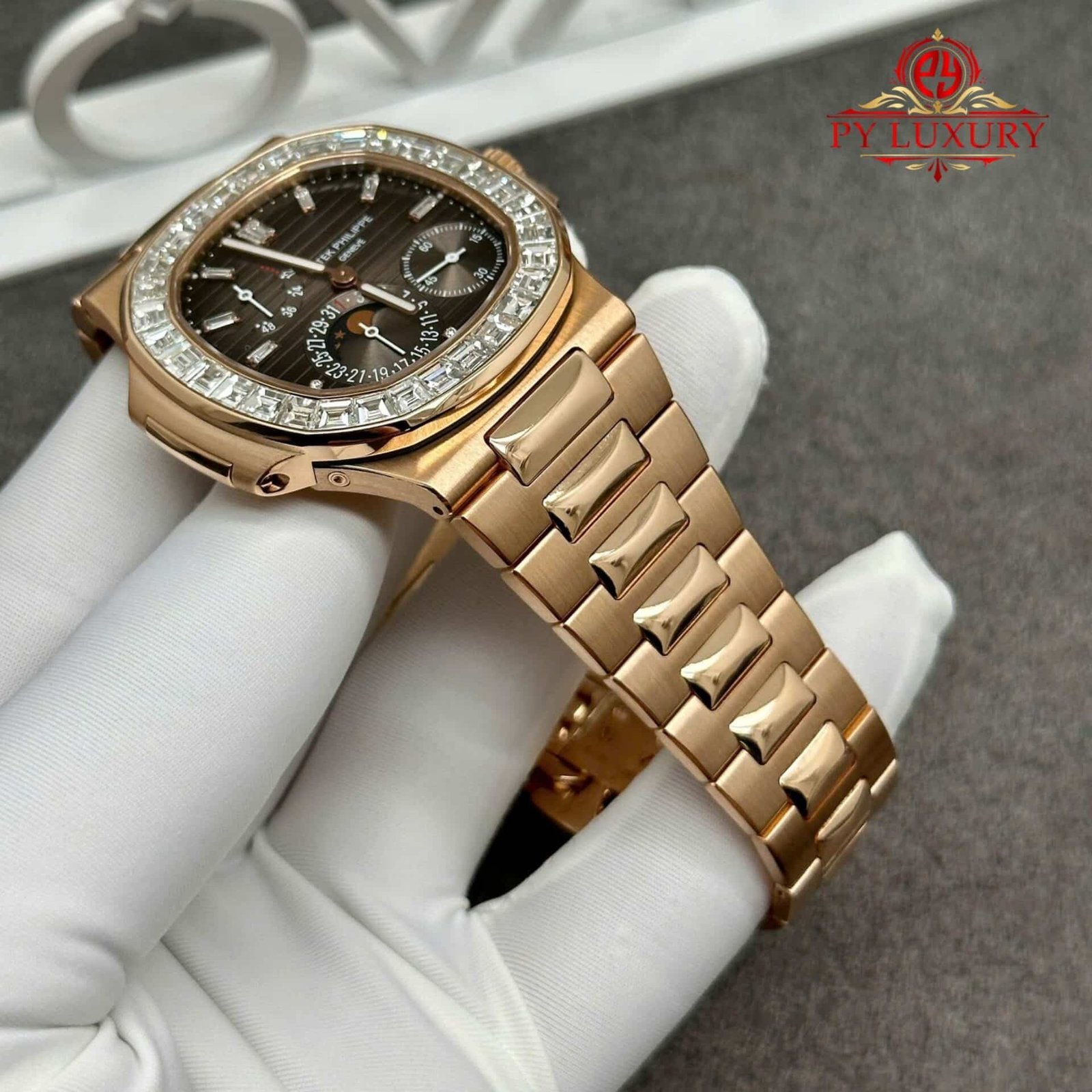 Patek Philippe Nautilus 5724 Grey Dial Custom 18K Solid Gold Baguette Diamonds Bezel 40mm - 图片 5